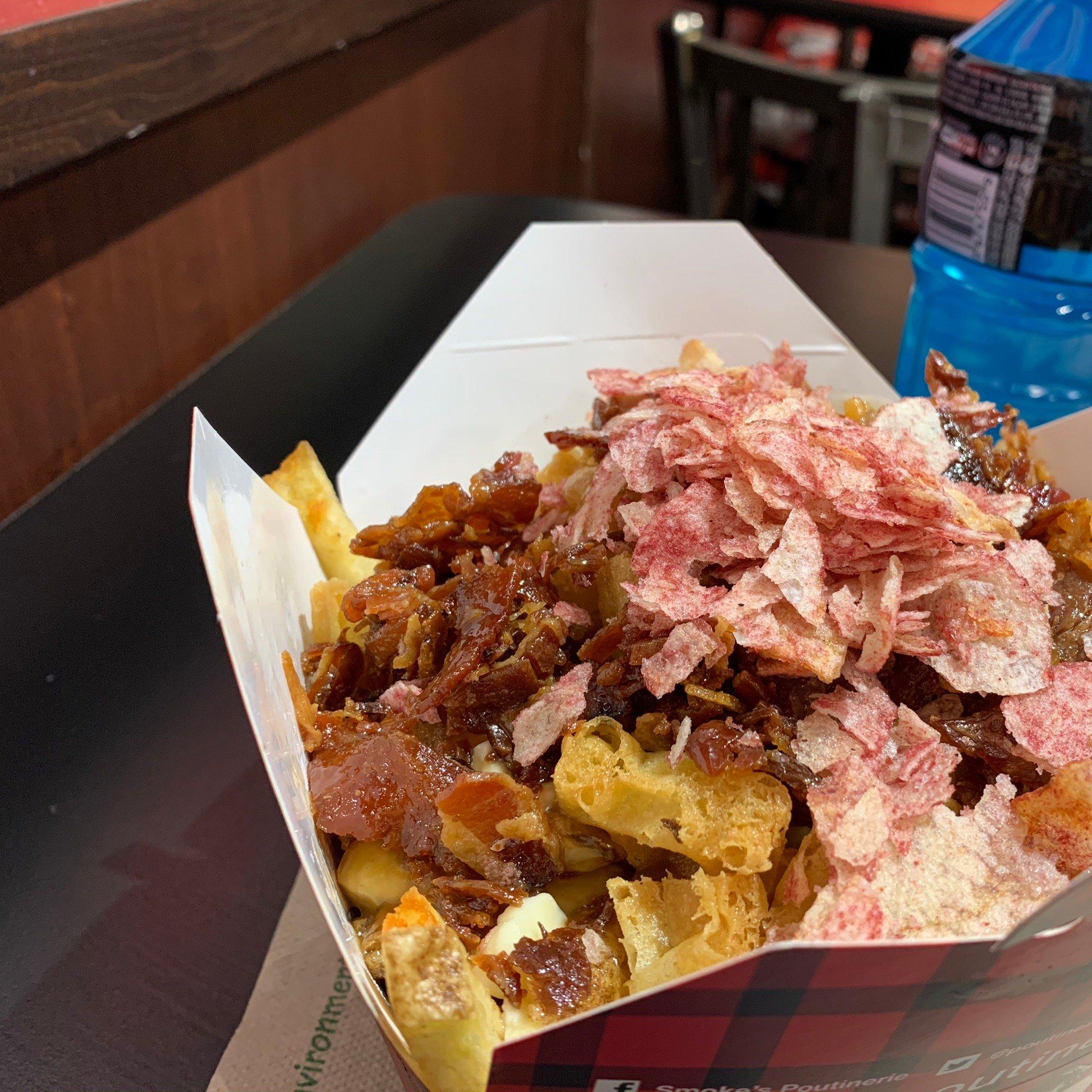 Smokes Poutinerie