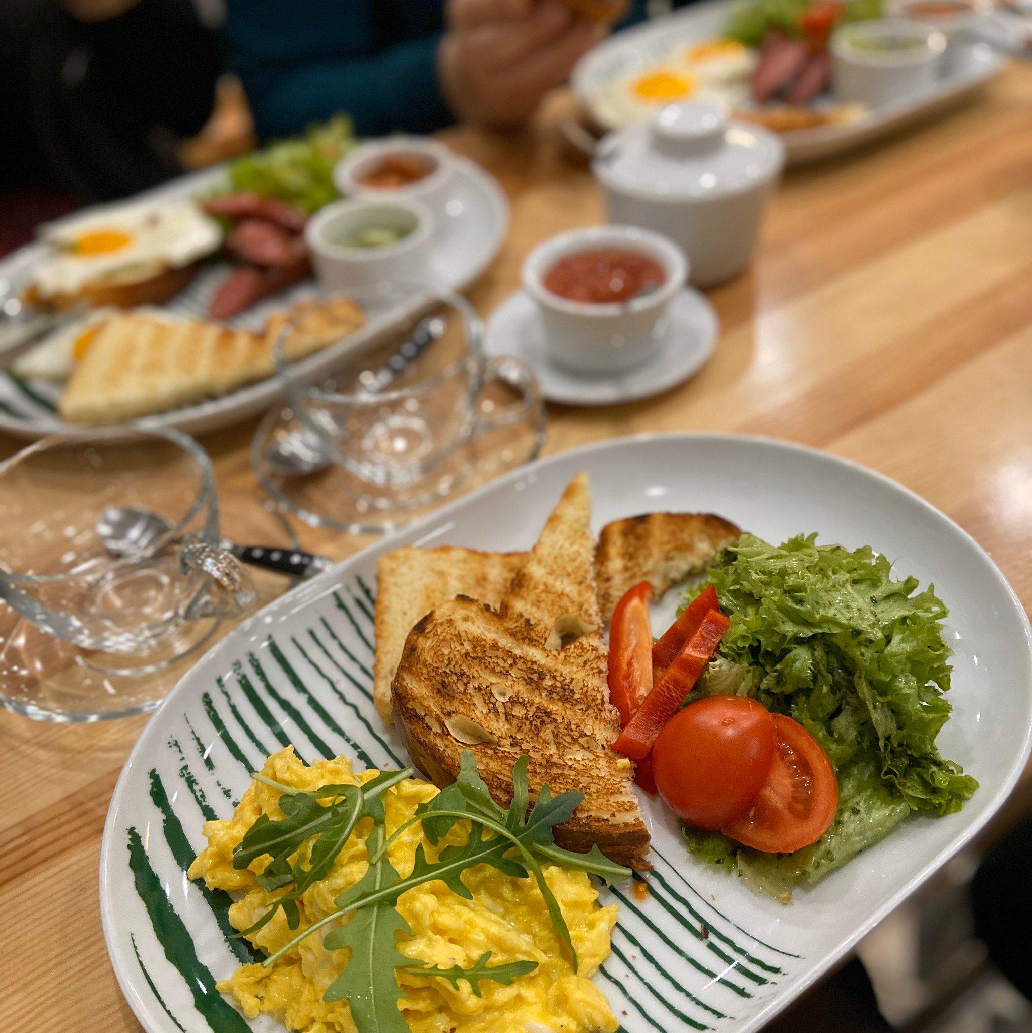 4 Chebureky Prosecco Bar