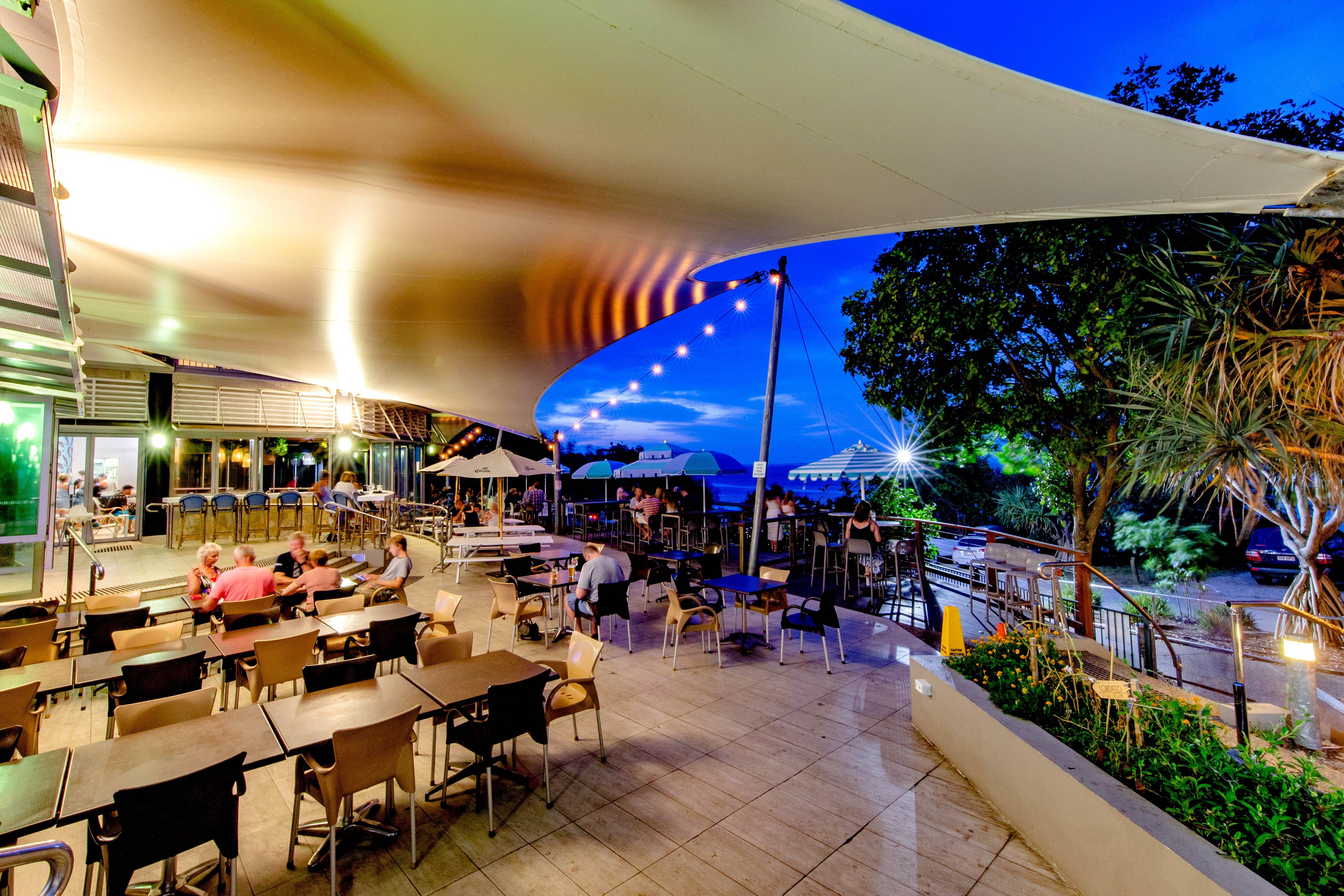 Manta Ray Bistro at Stradbroke Island Beach Hotel
