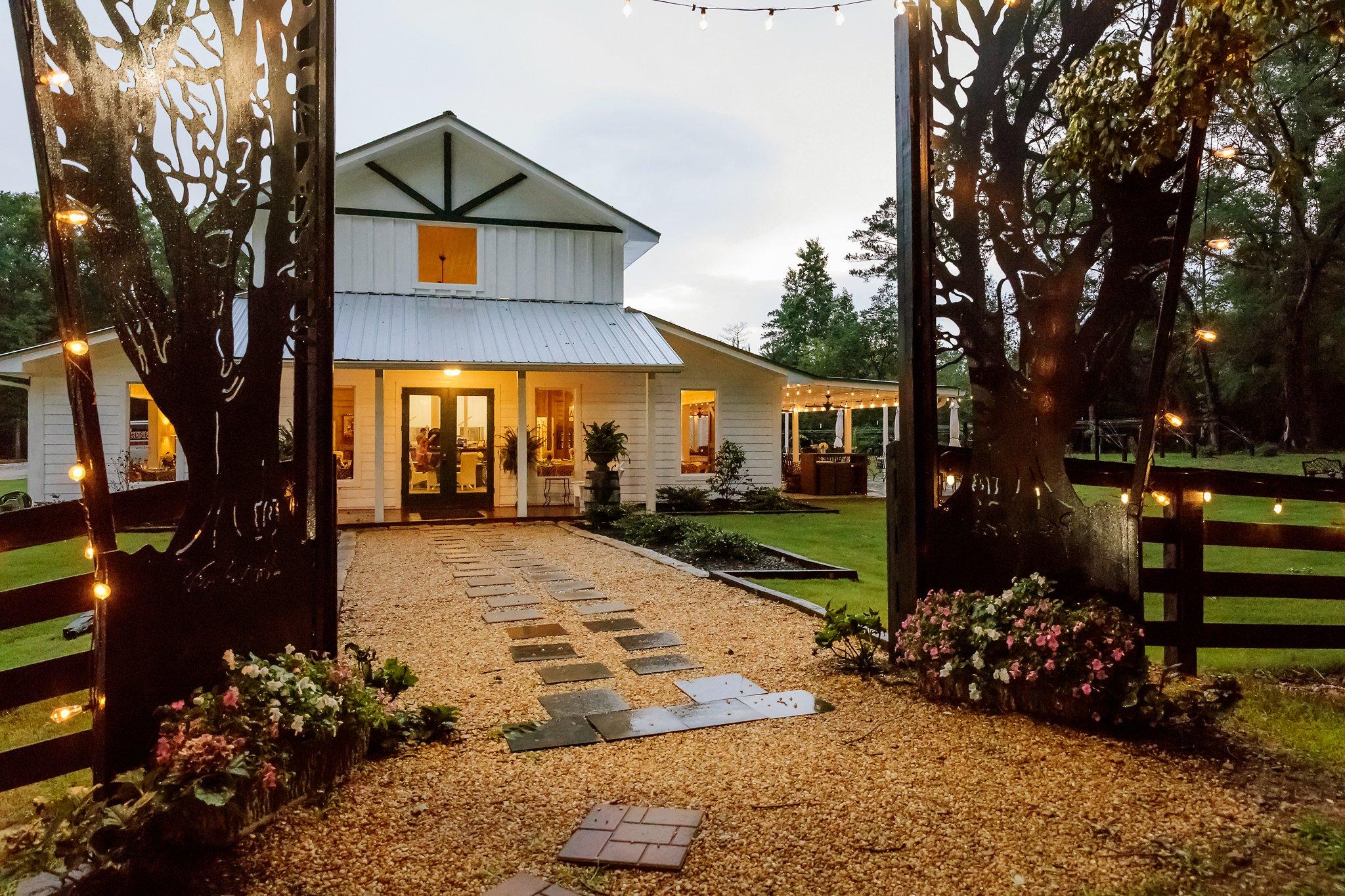 Nutwood Winery Tasting Room & Vineyard Cafe