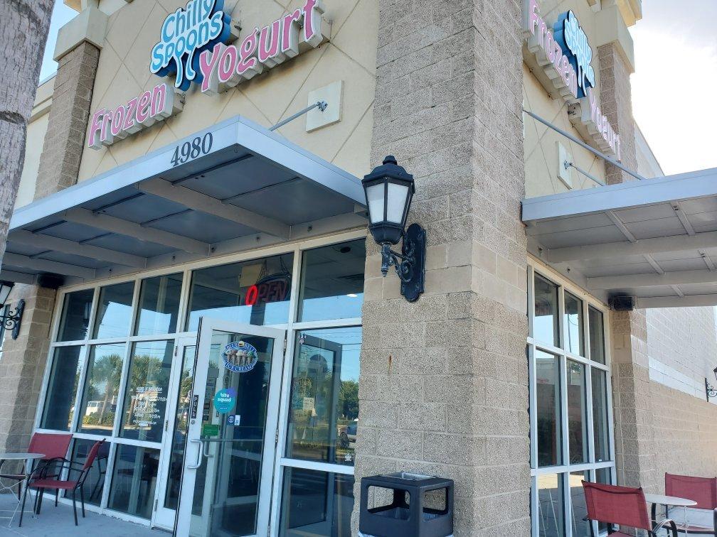 Chilly Spoons Frozen Yogurt Bar