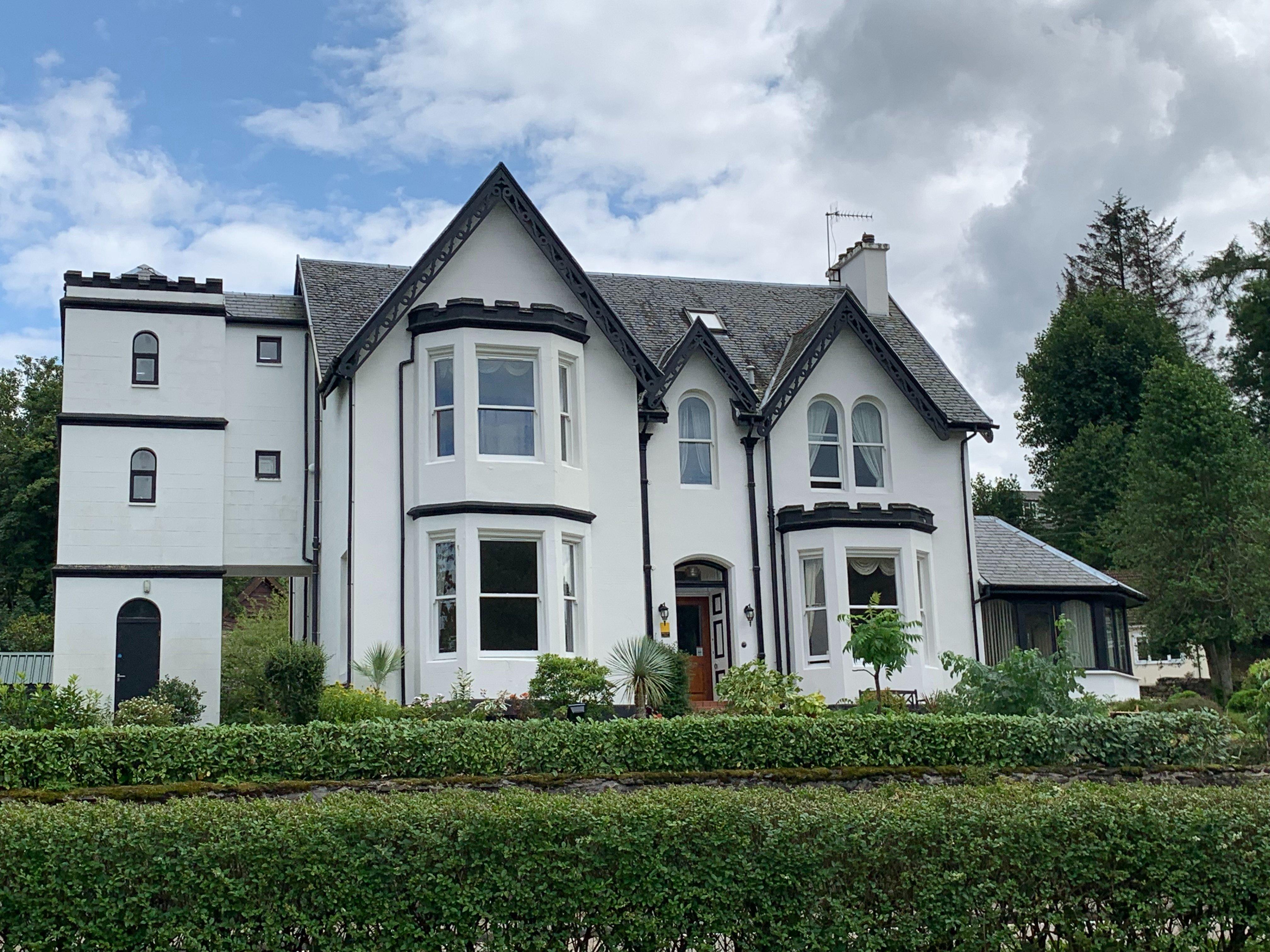 Ashburn House De Luxe Bed and Breakfast