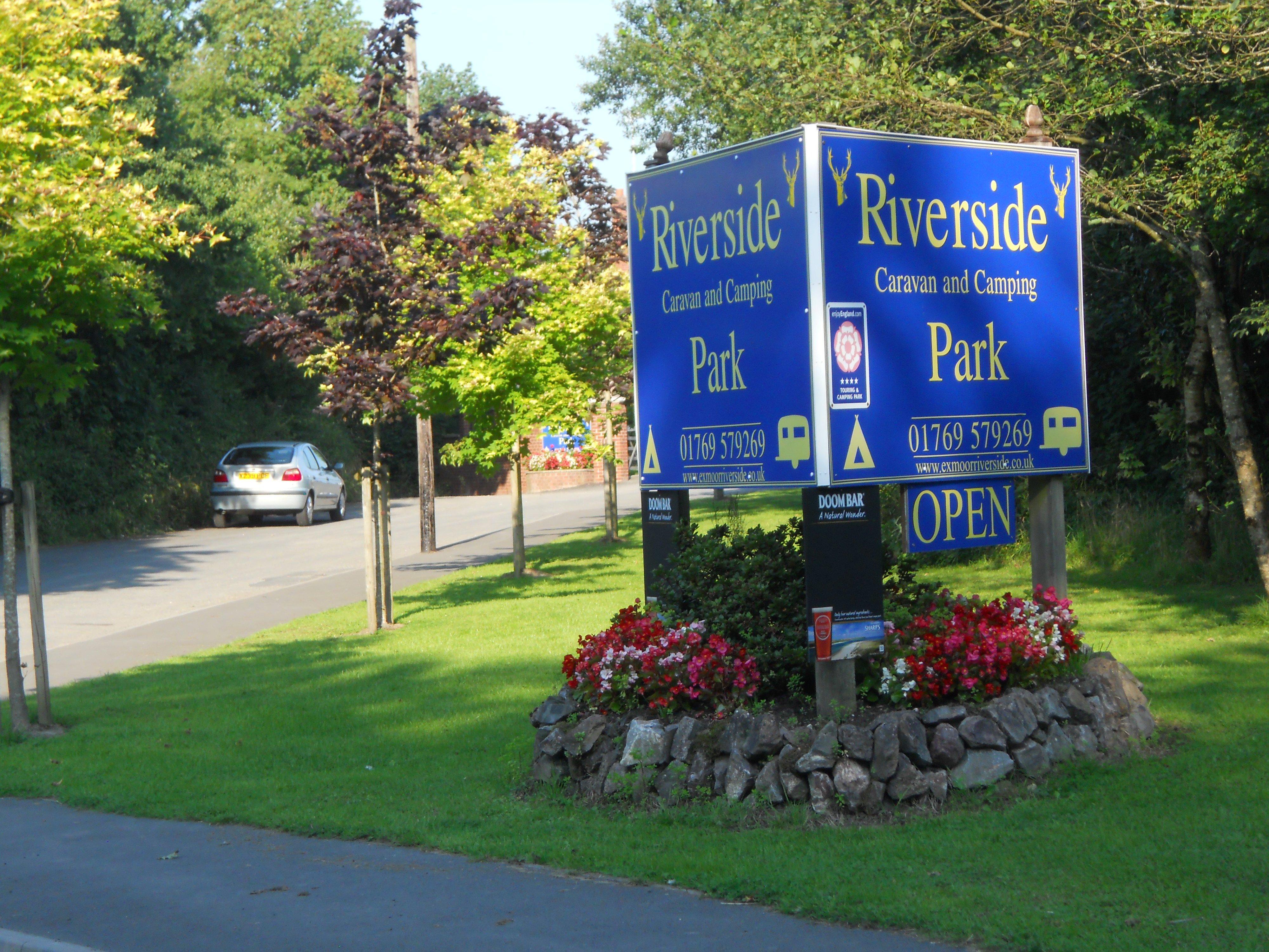 Riverside Caravan & Camping Park & Country Club