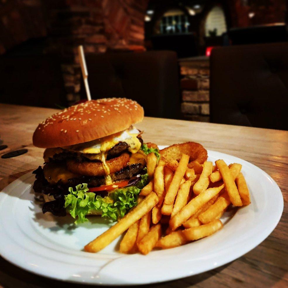 Chicago Burger & Drinks