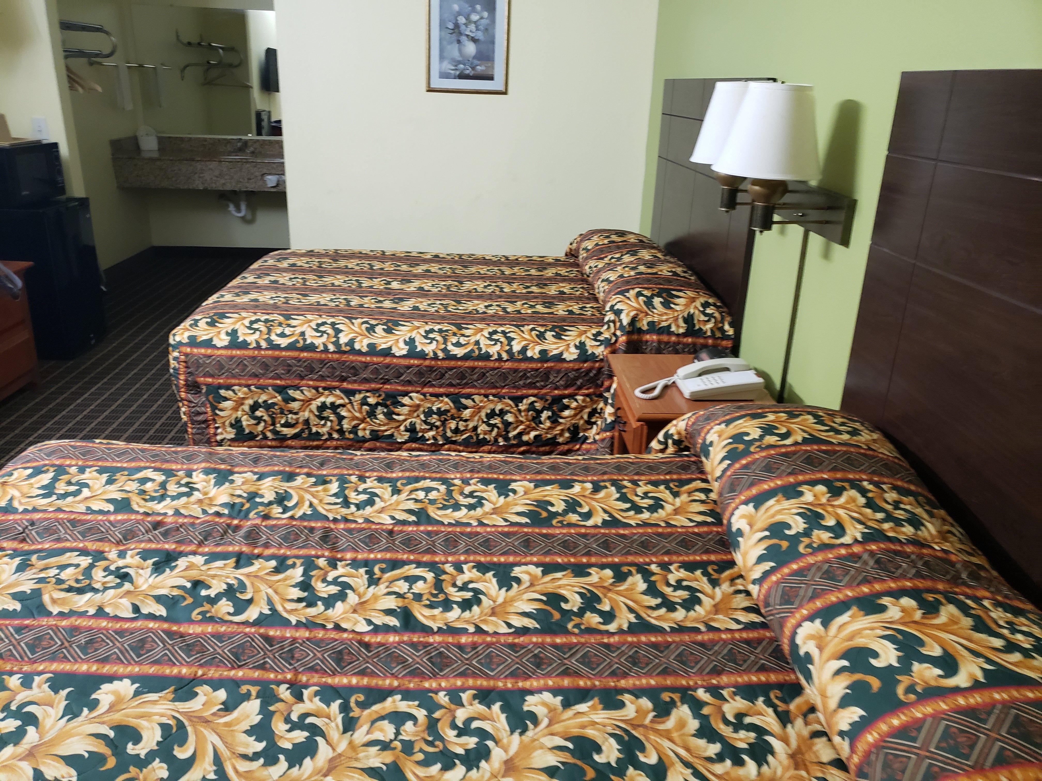 Mustang Inn & Suites