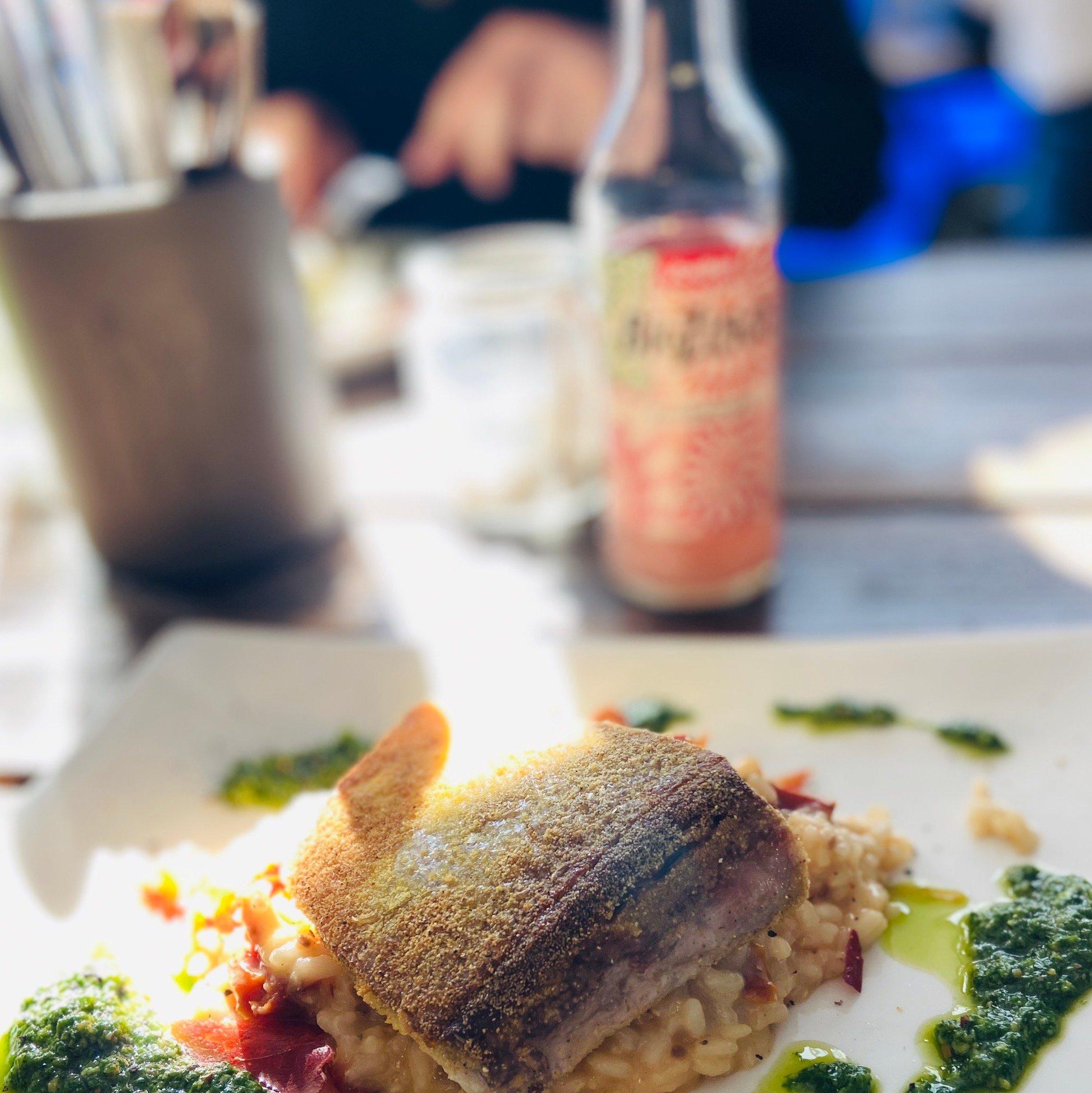 Photo by lauragumpert