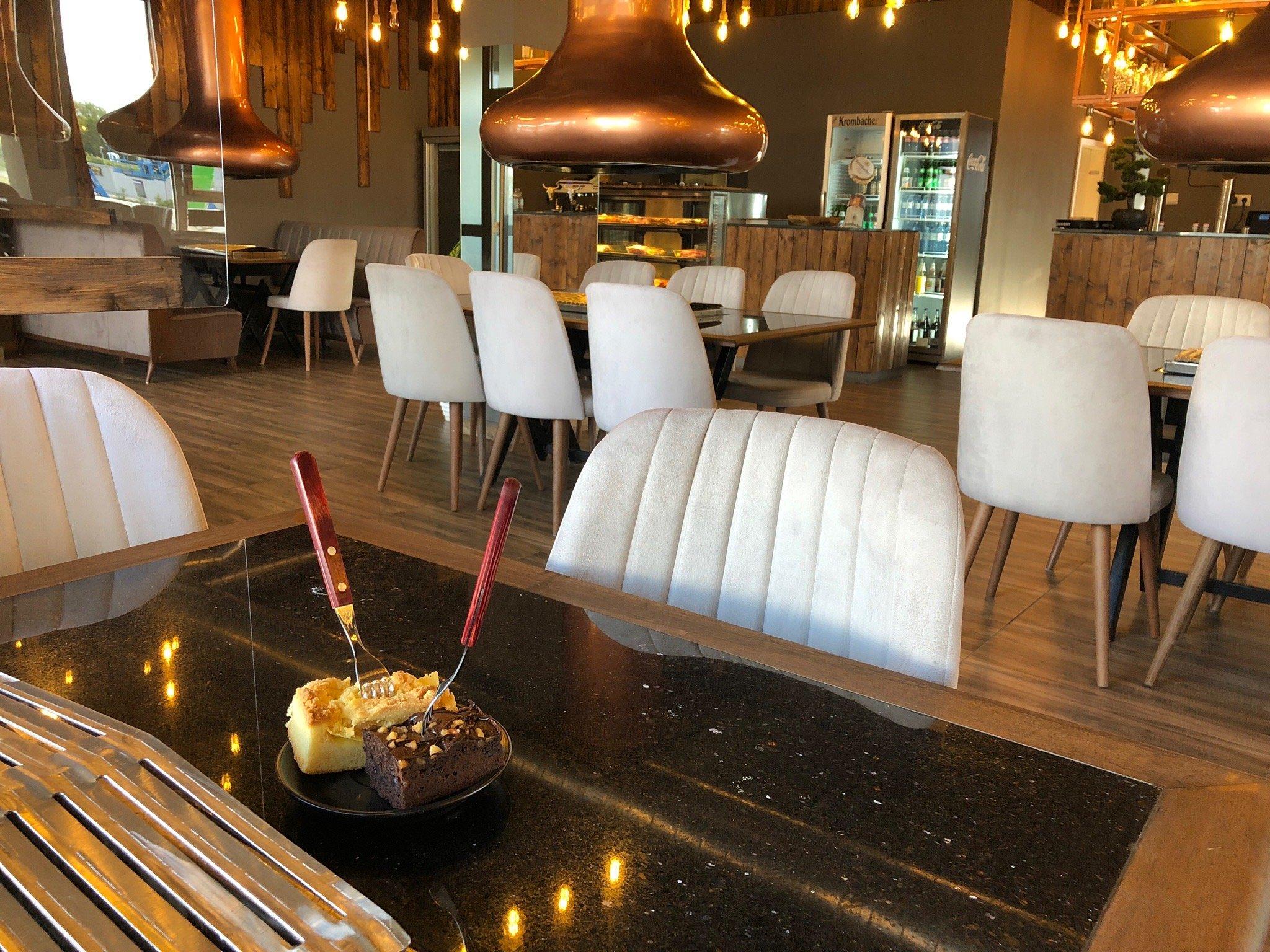 The Meat.ing Table-BBQ-House