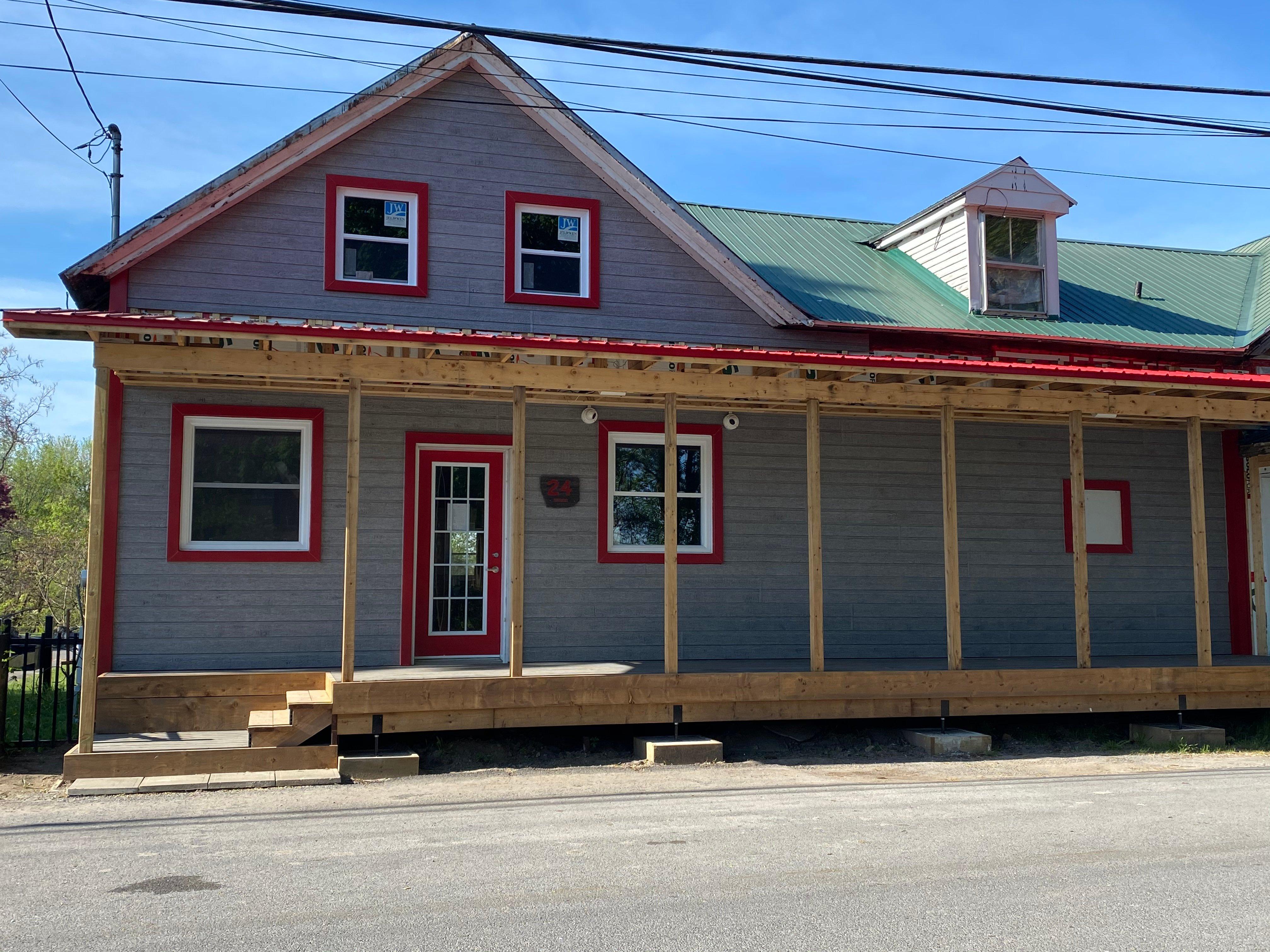 Nouveau Pioneer Pizza