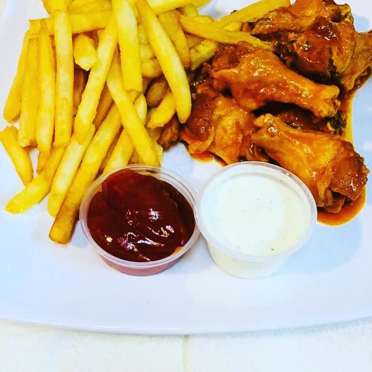 Tracxx Grill and Lounge