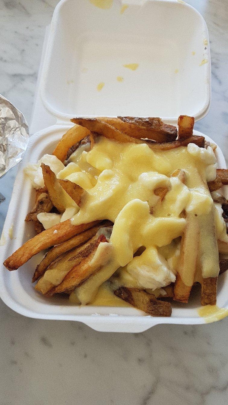 shack a patate Burgers fries poutine