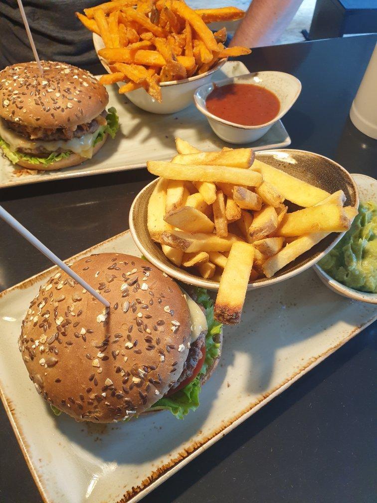 HANS IM GLUECK Burgergrill & Bar