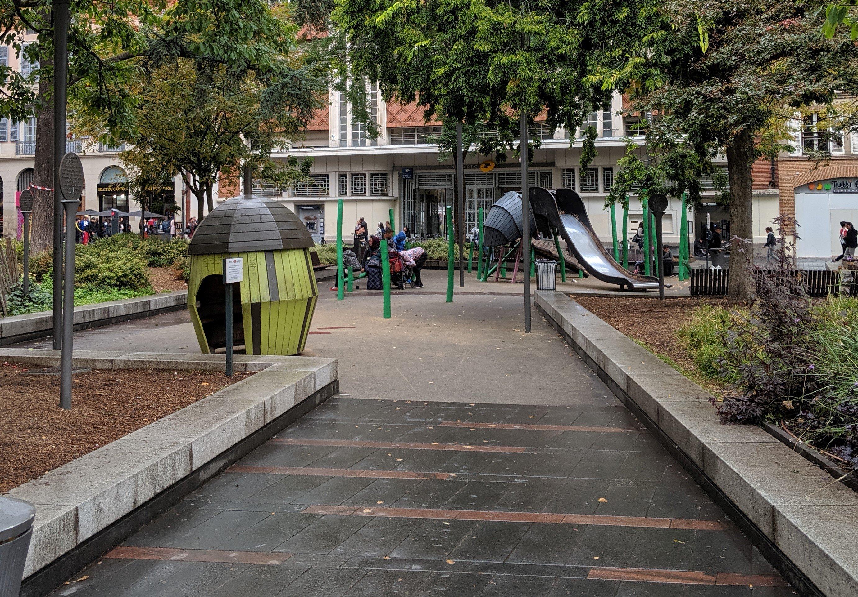 Charles De Gaulle Fountain