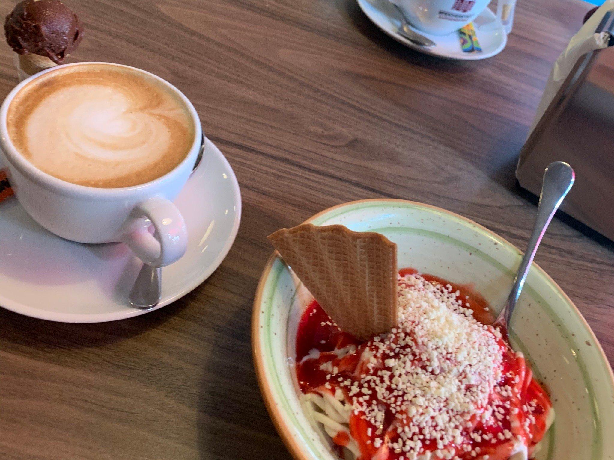 Bitte mit Sahne Eiscafe