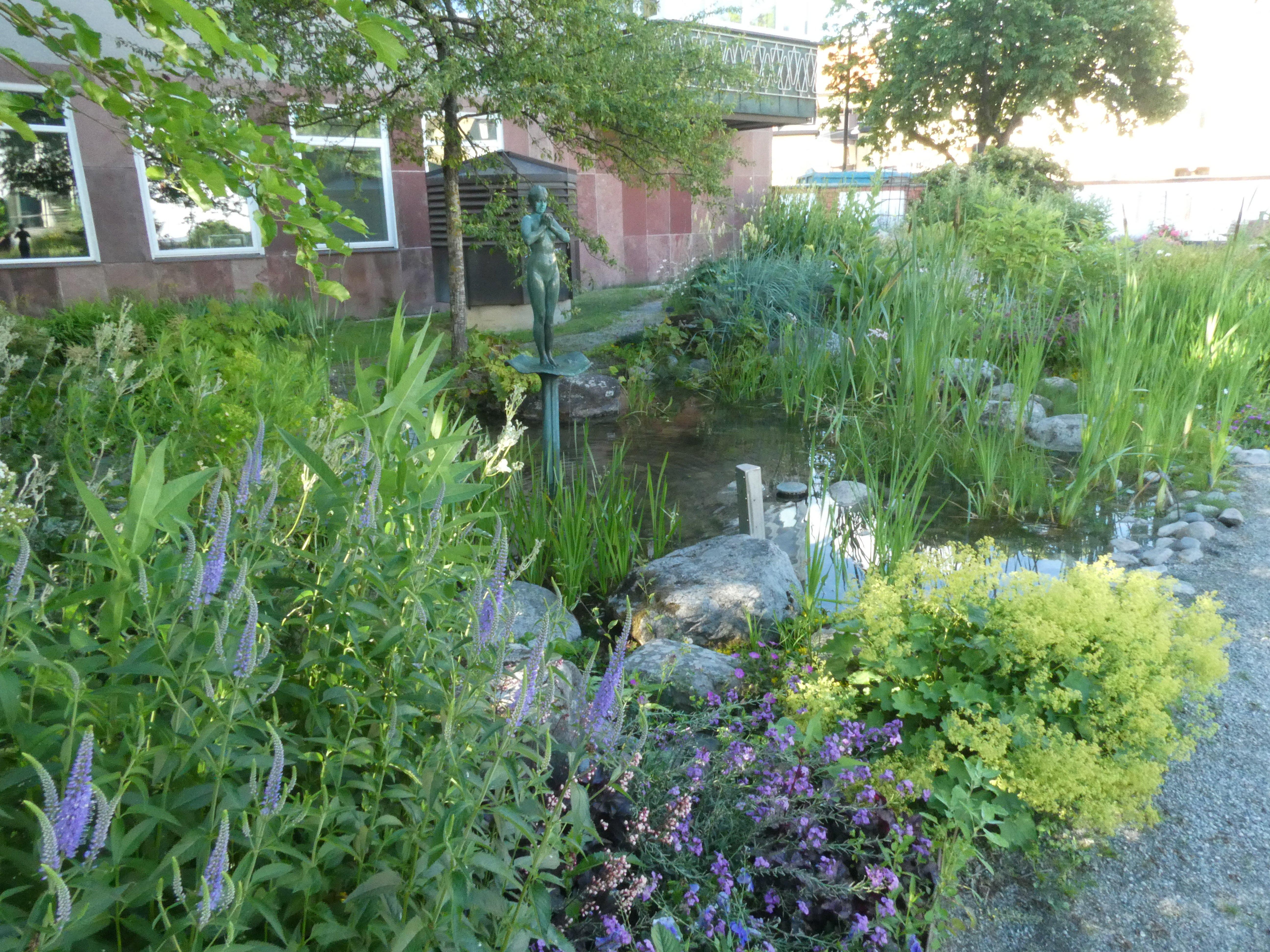 Statyn ''morgonbad''