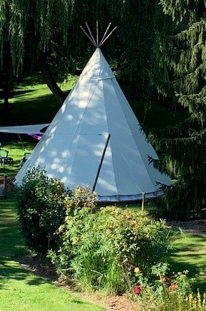 Au Fil De L'eau Les Tipis