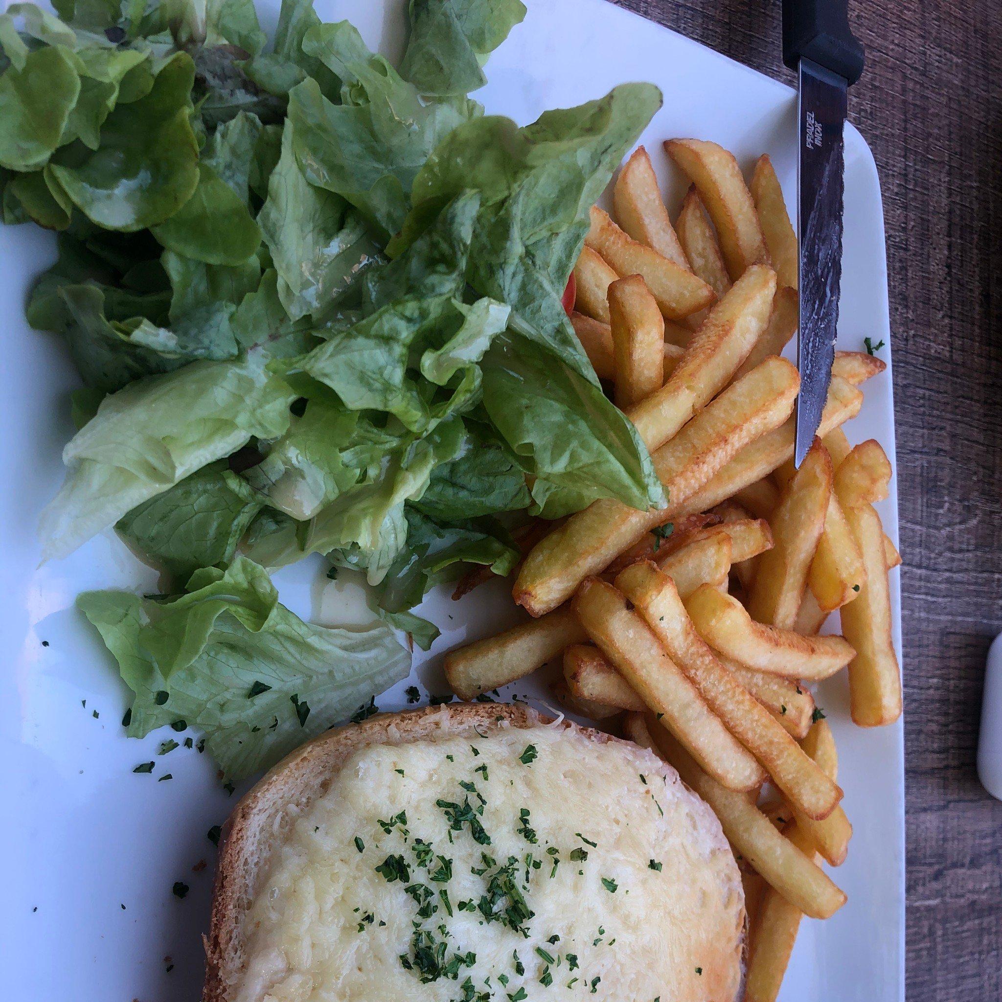 Photo by Jacquesmetz