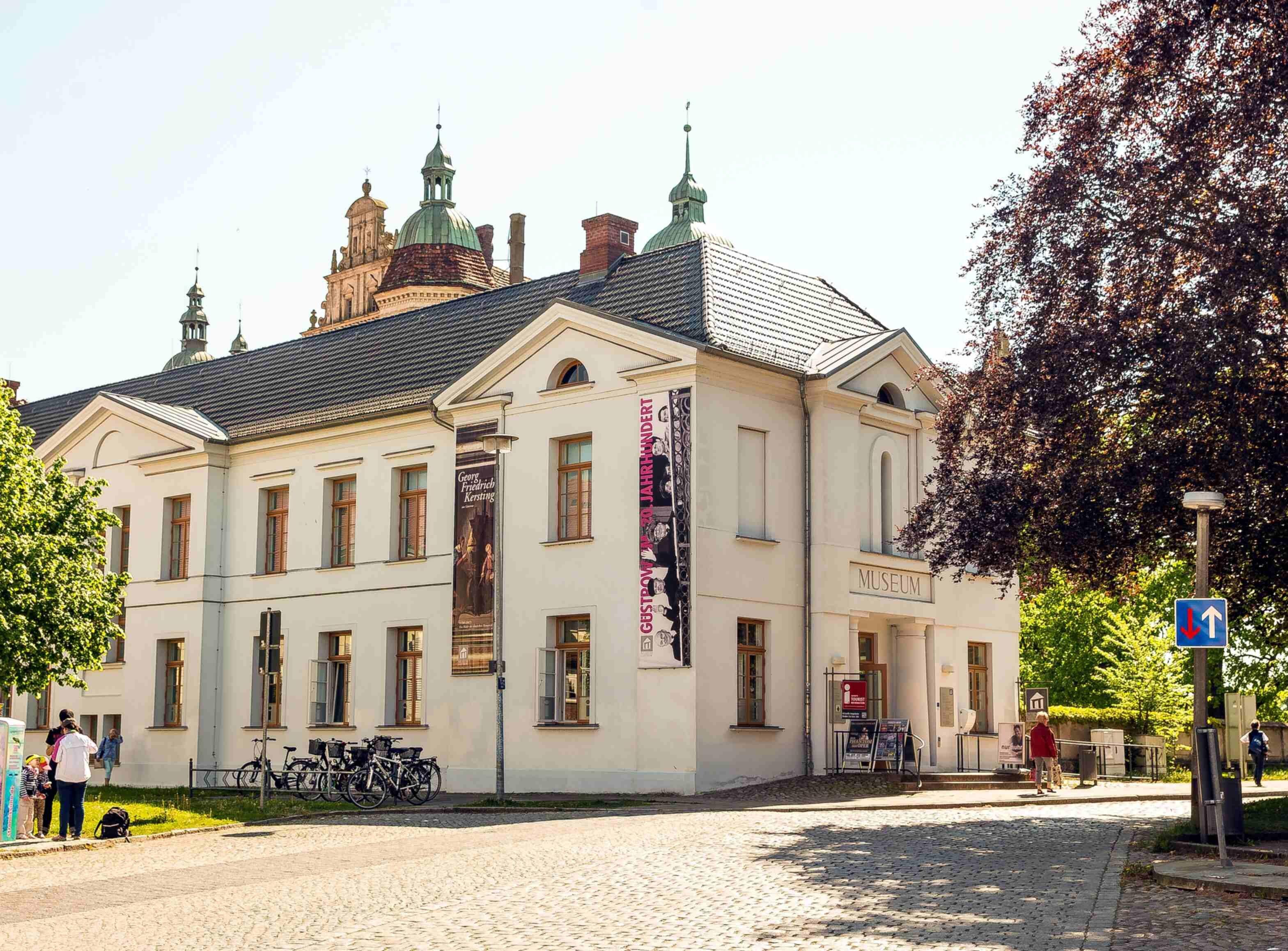 Photo by GuestrowInformation