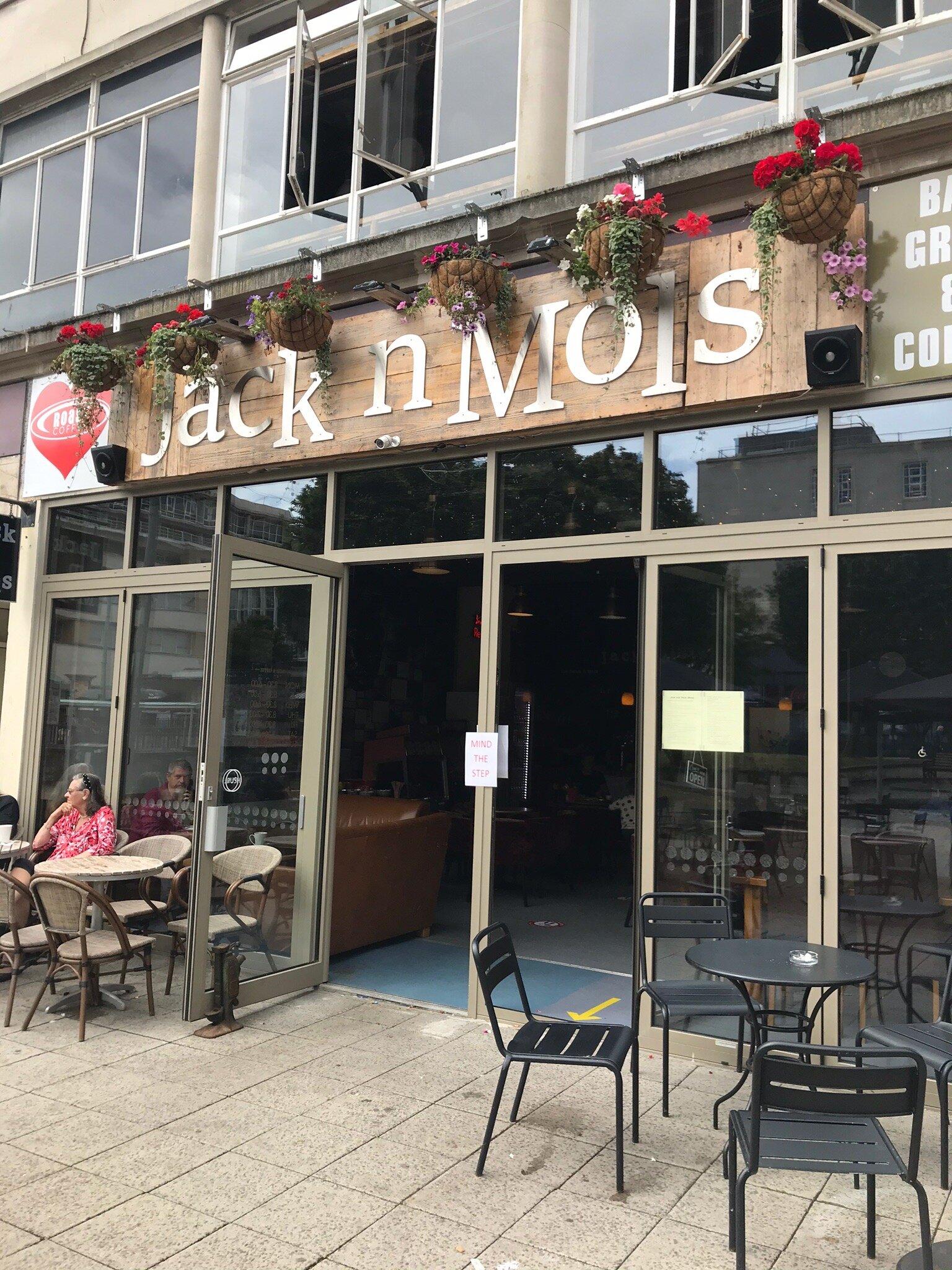 Photo by Jannerbloke