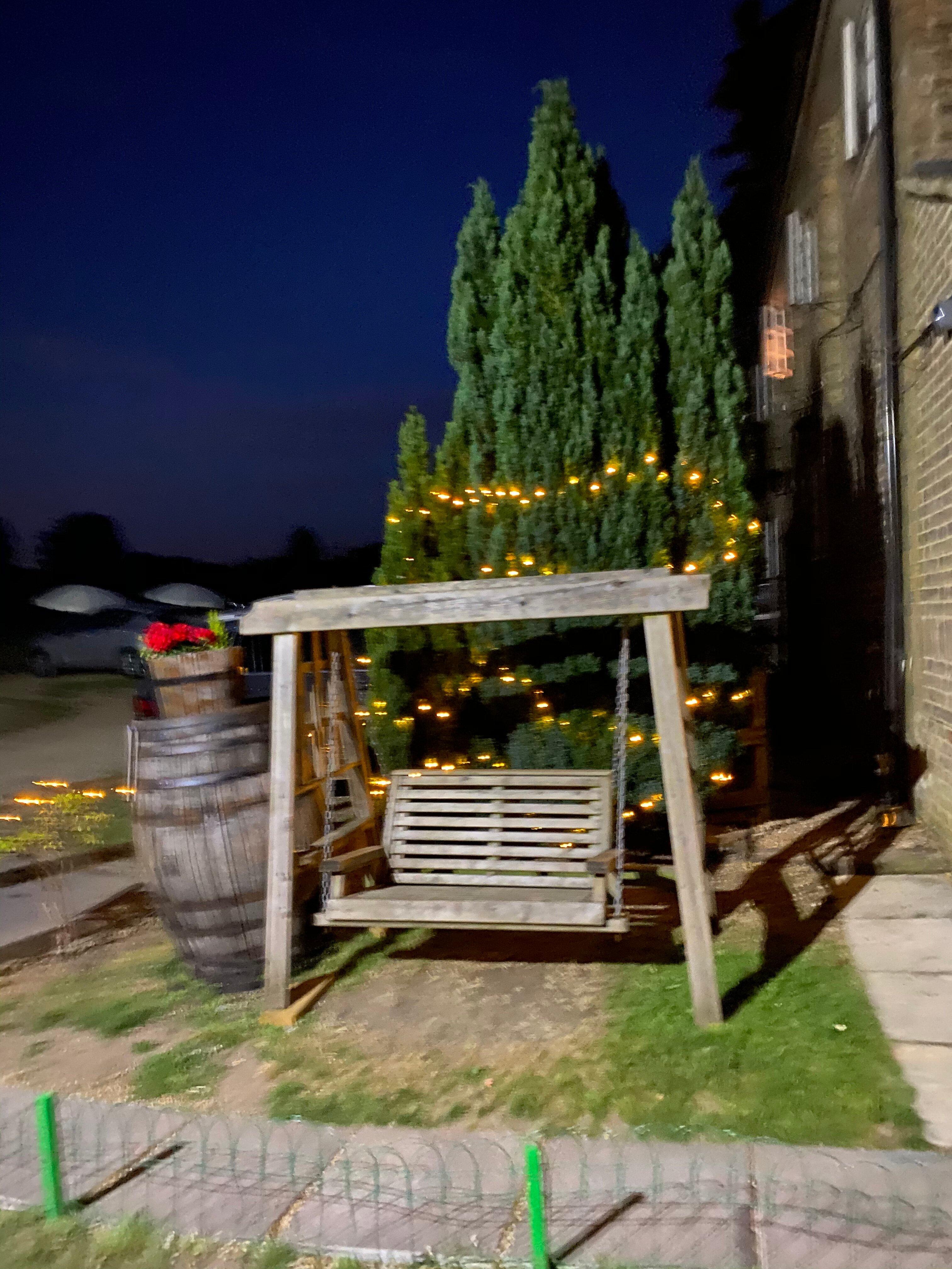 The Red Lion And Cellar Room