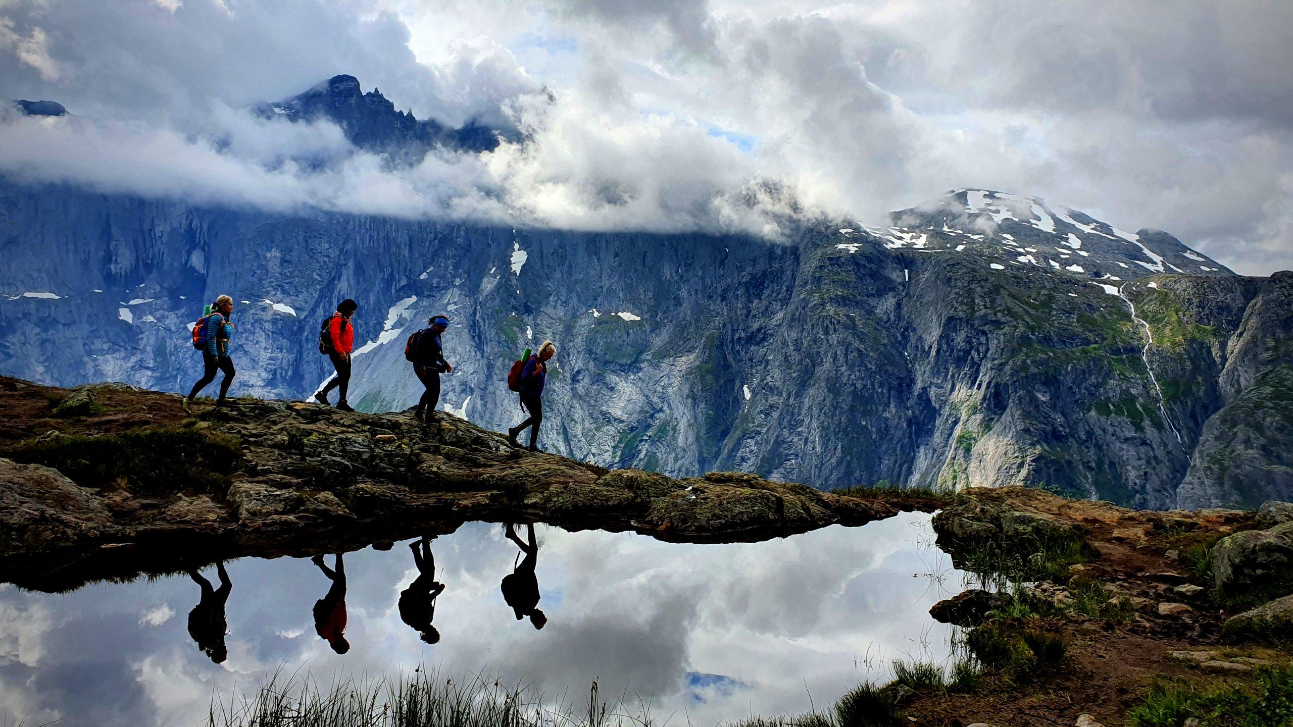 Pille Mitt - Yoga & Hiking