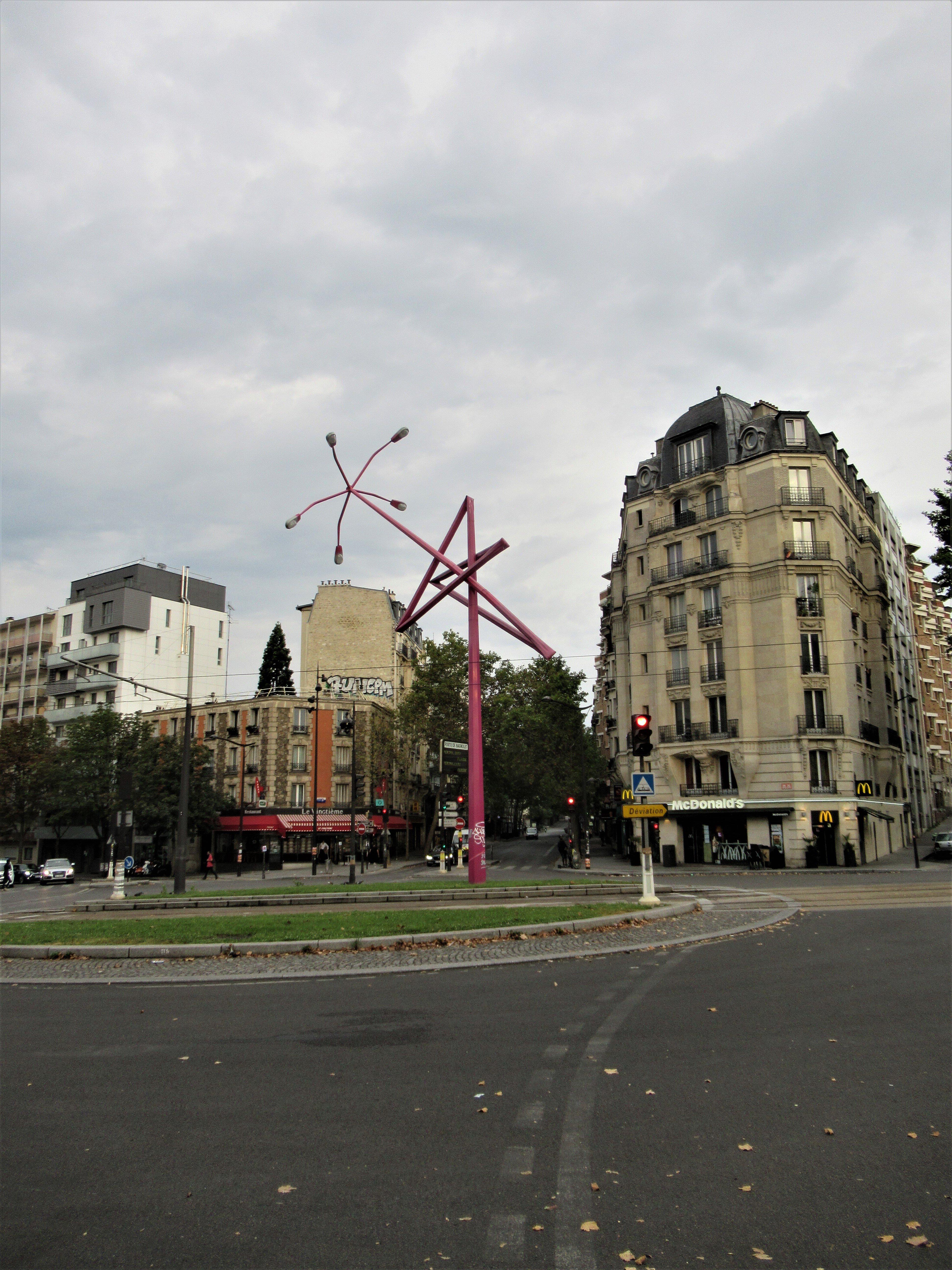 Twisted Lamppost Star