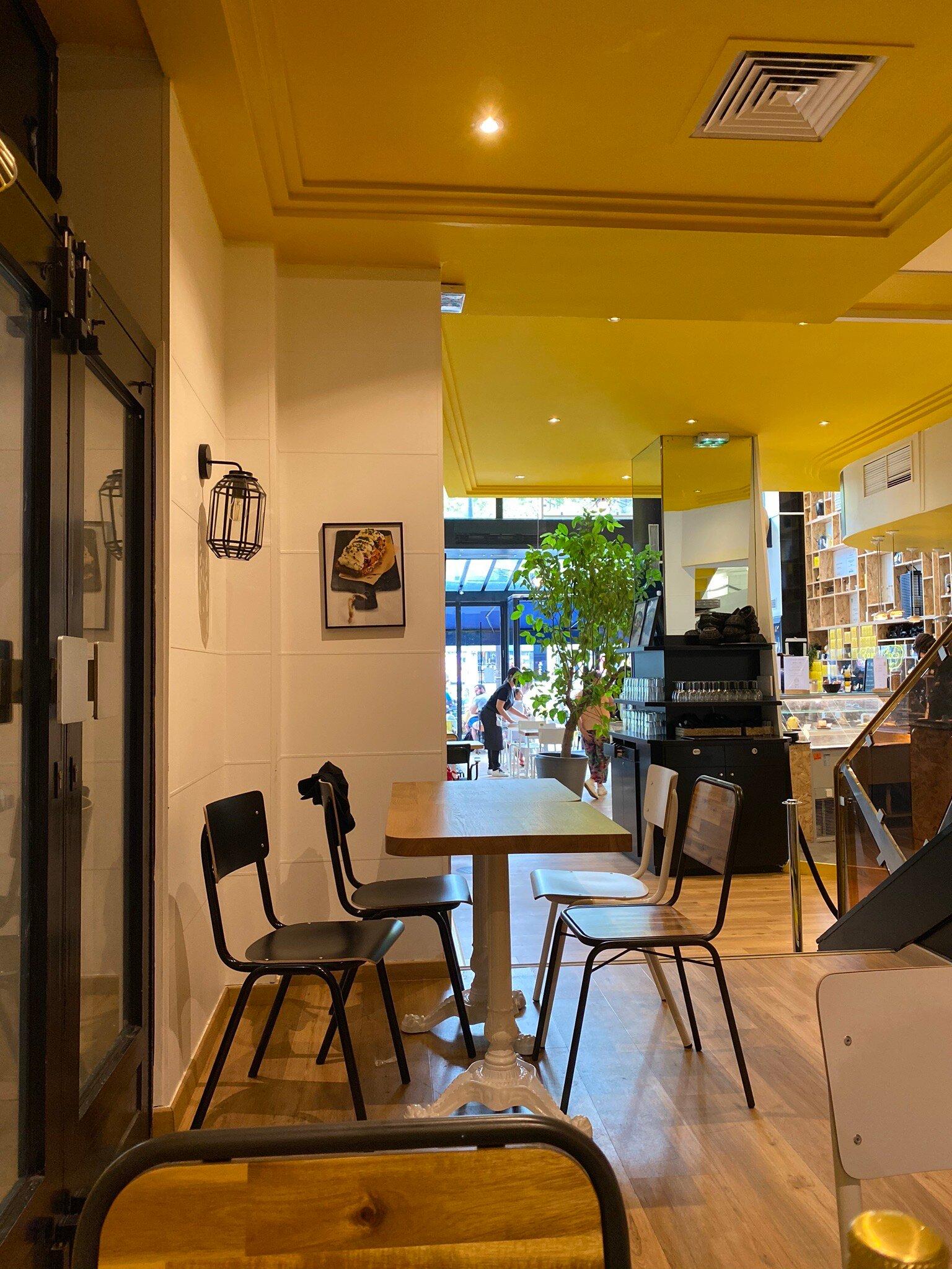 Café Joyeux Champs-élysées