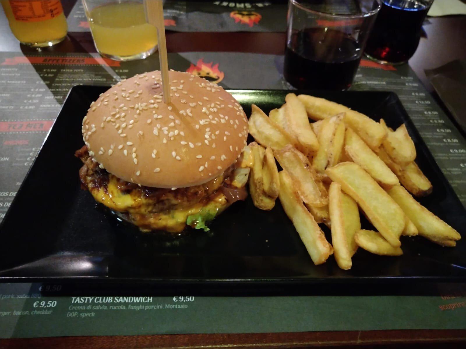 Mr.Smoky Drink & Grill