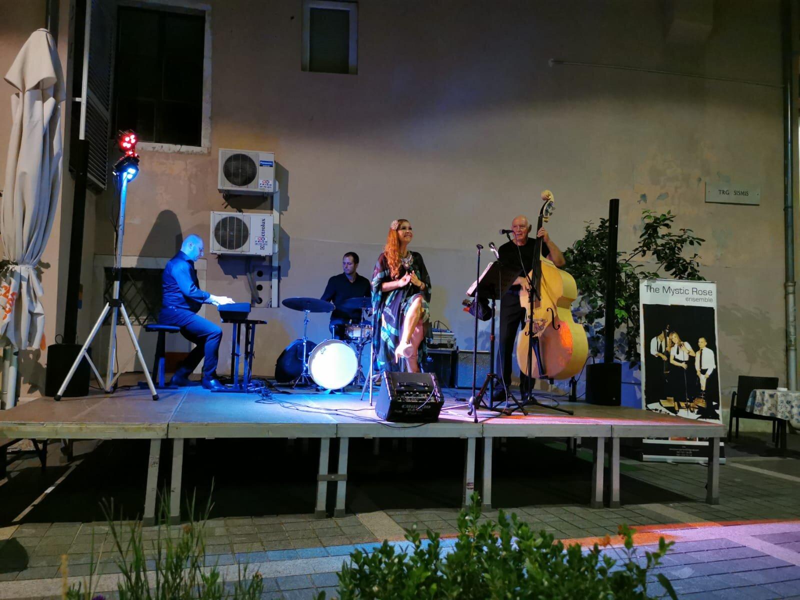 Romeo Bar & Juliet Caffe