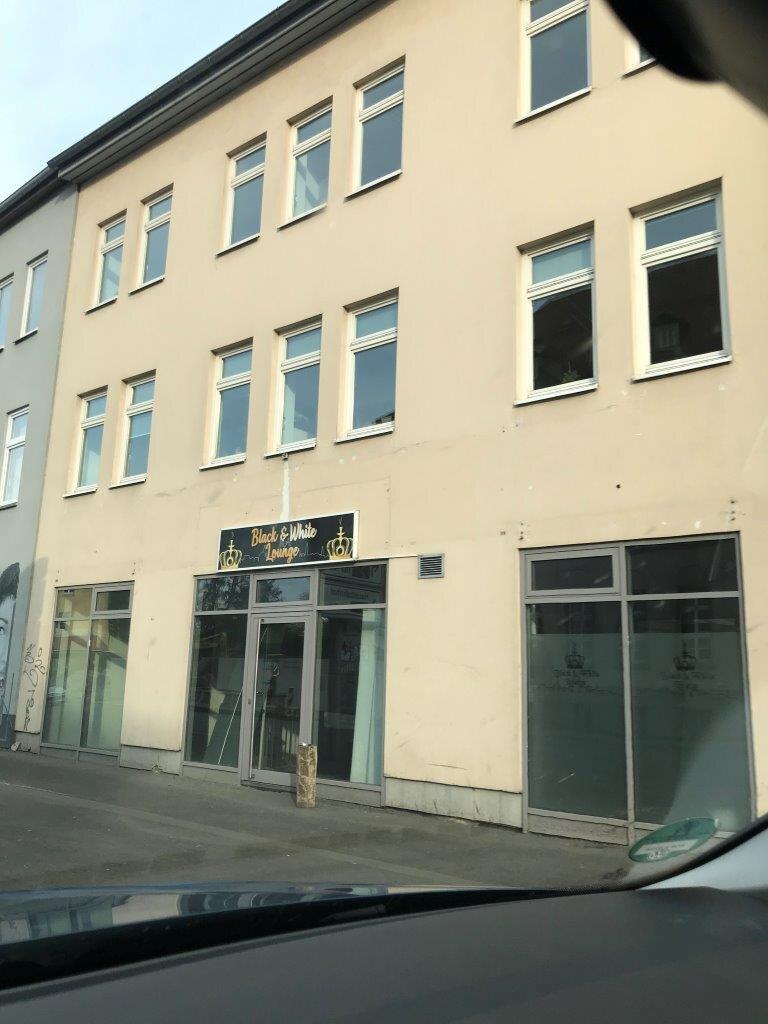 Black & White Lounge