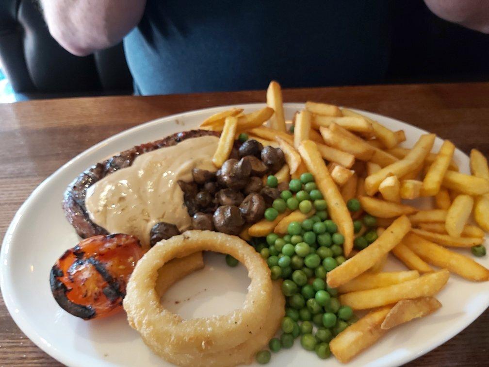 Champs Sports Bar & Grill