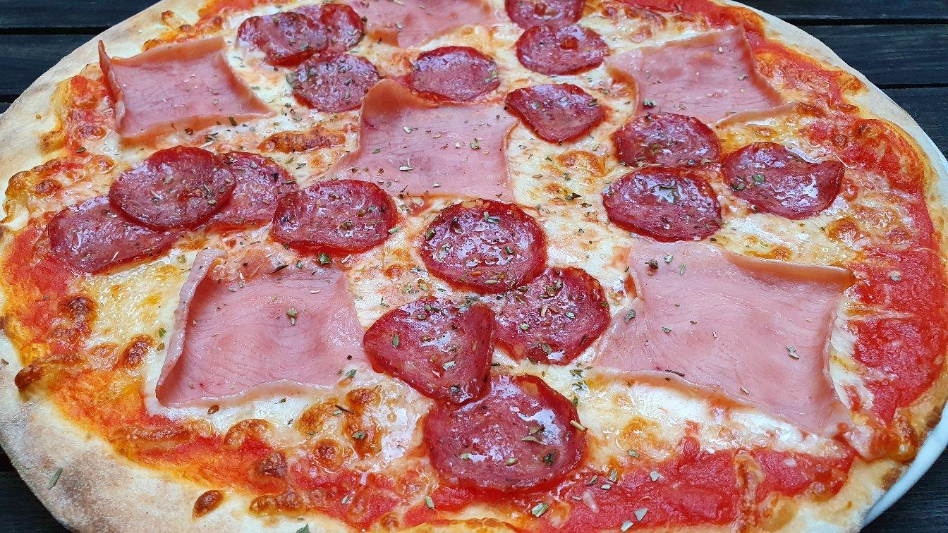 Feuerpfeils Holzofenpizza