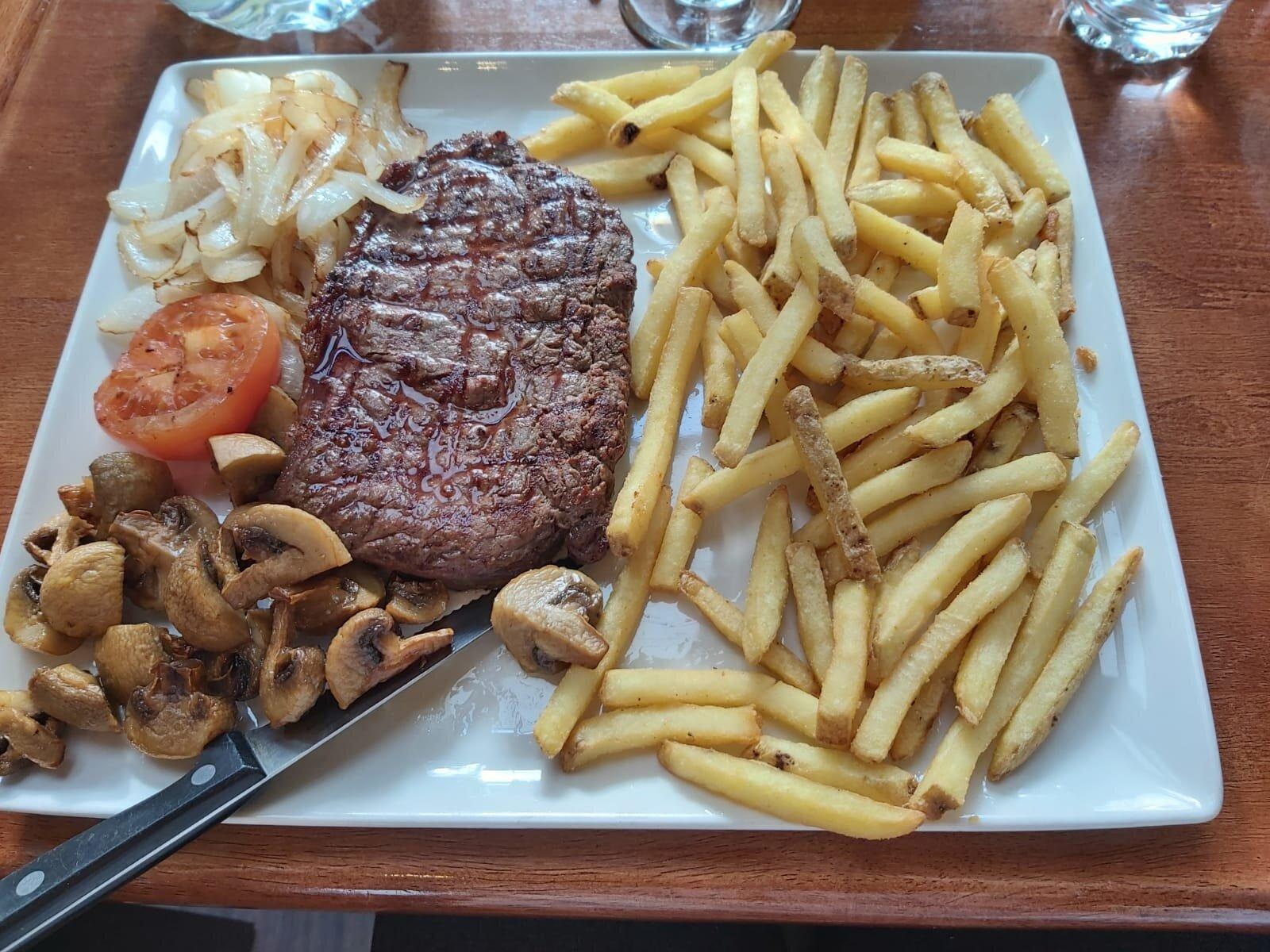 Vittos Restaurant & Bar