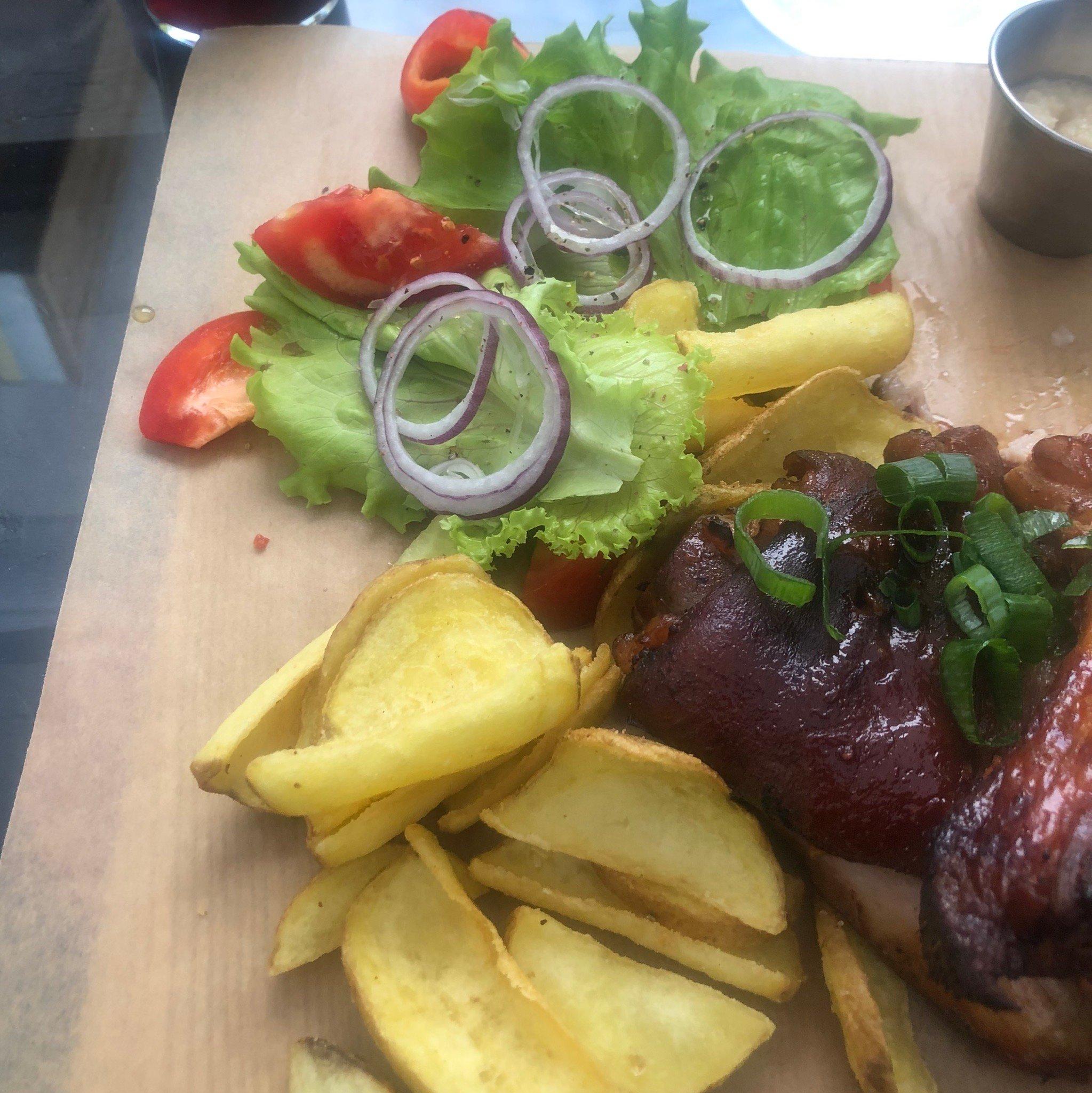 Auksinis kranas, Restobaras