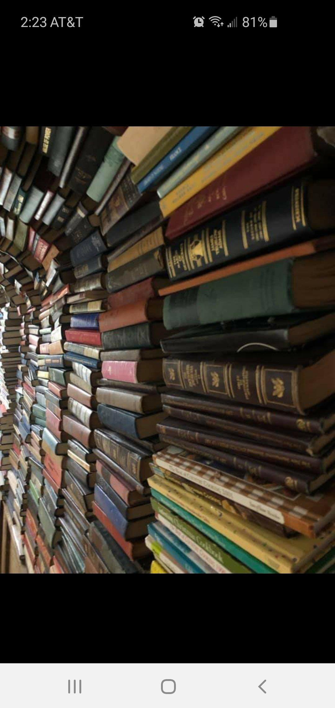 Photo by runawaytraincafe