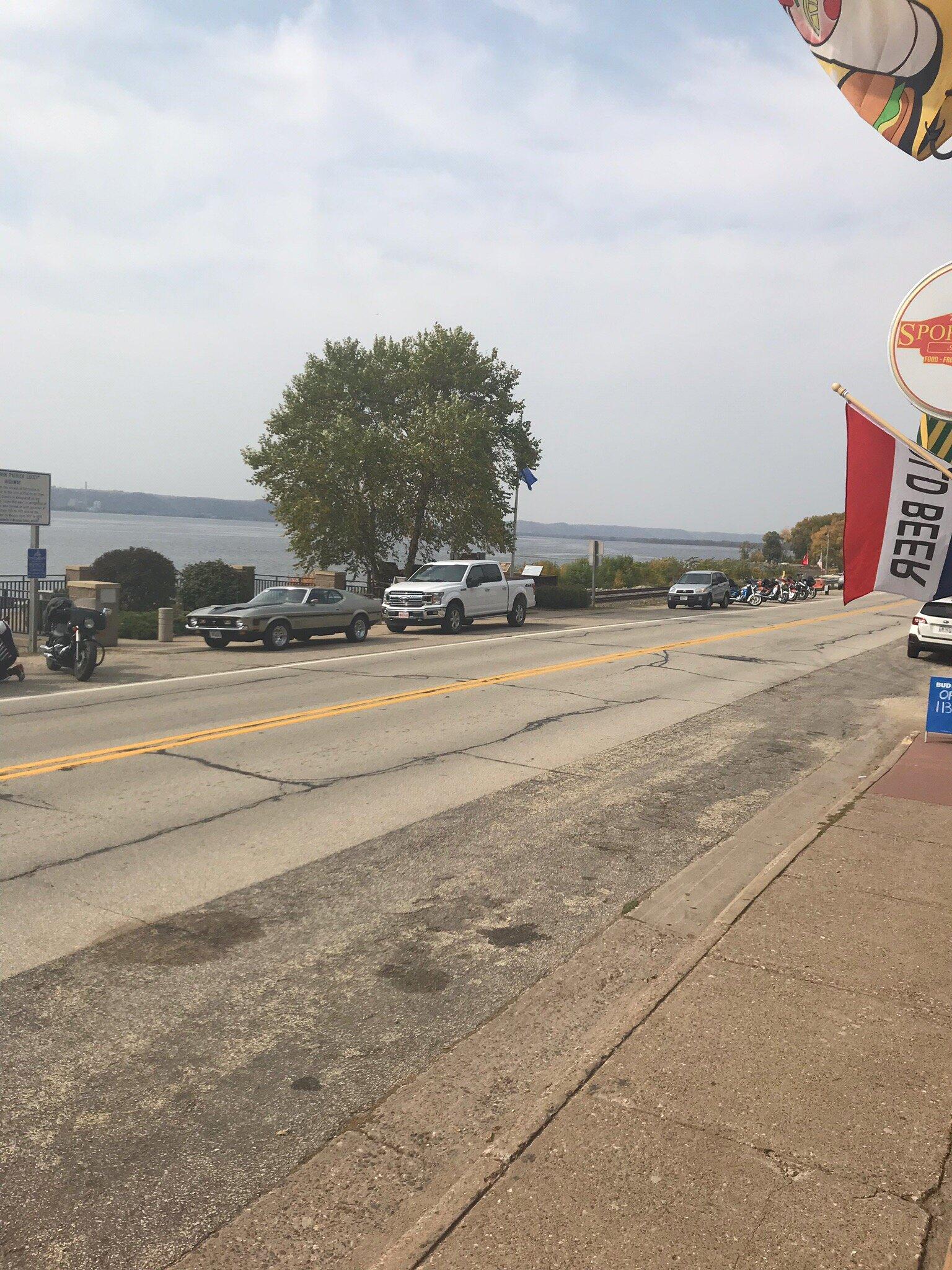 Sportsman Bar & Grill