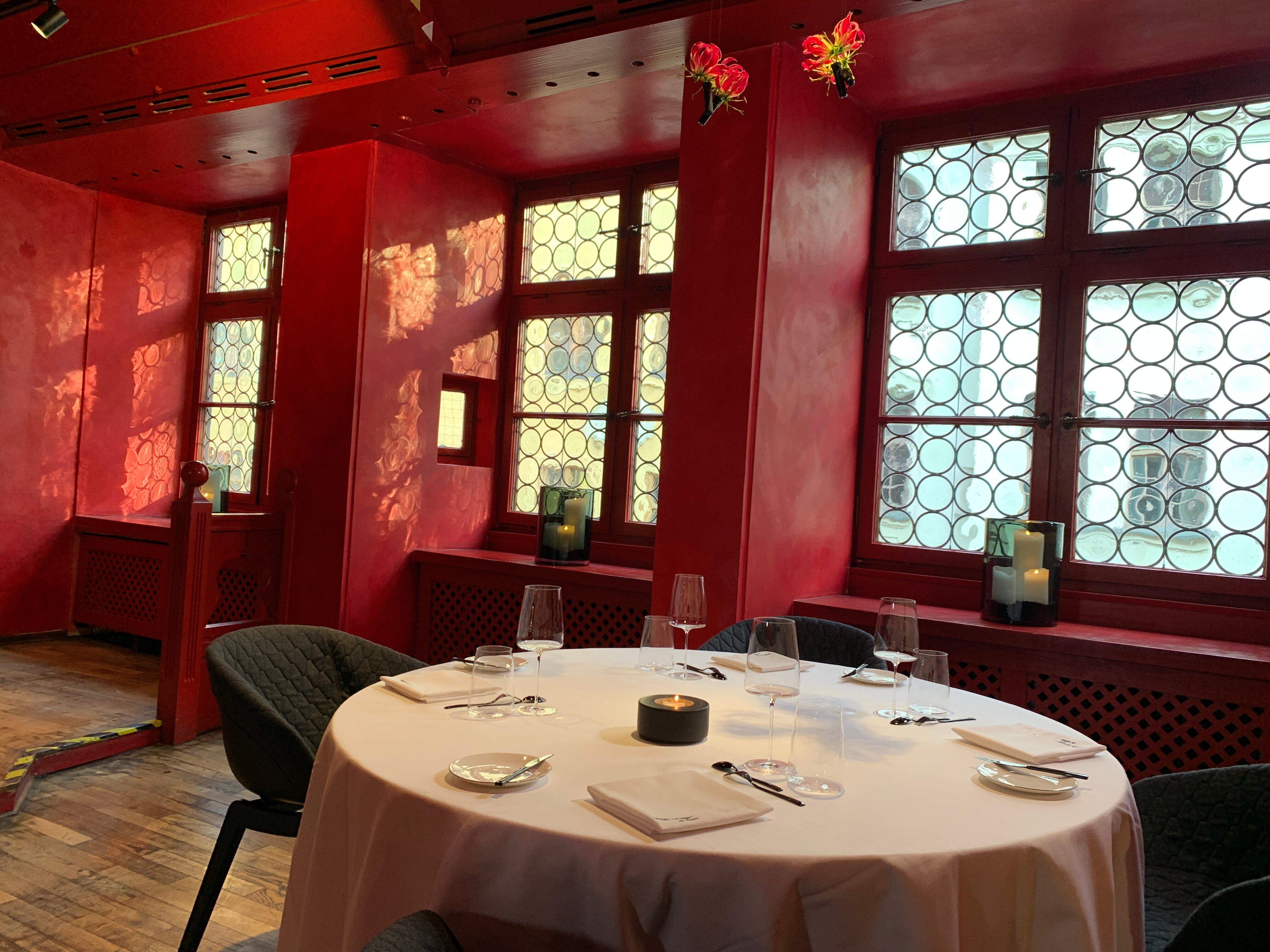 SALON rouge by Tohru Nakamura