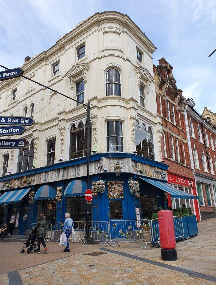 41 Queen Square Building