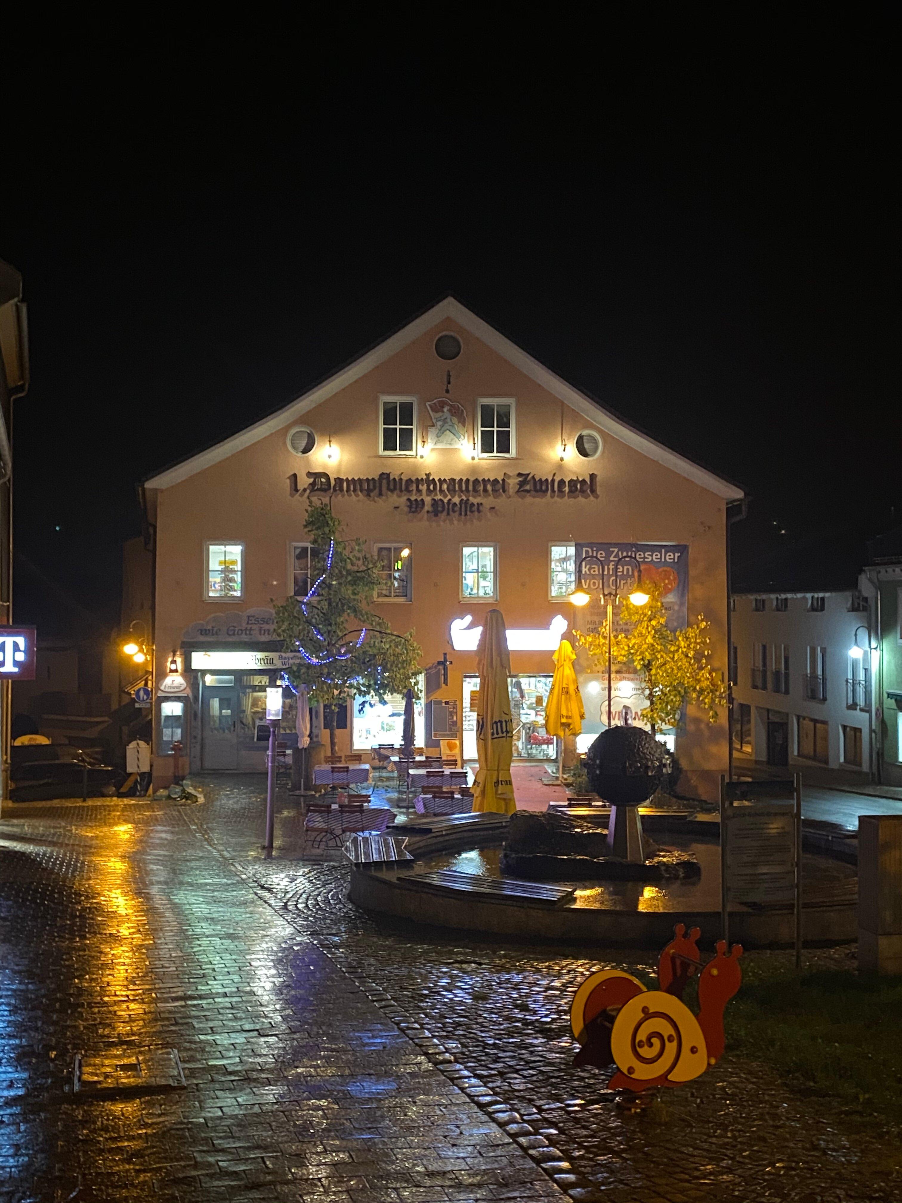 Dampfbrau das Bayerische Wirtshaus am Stadtplatz