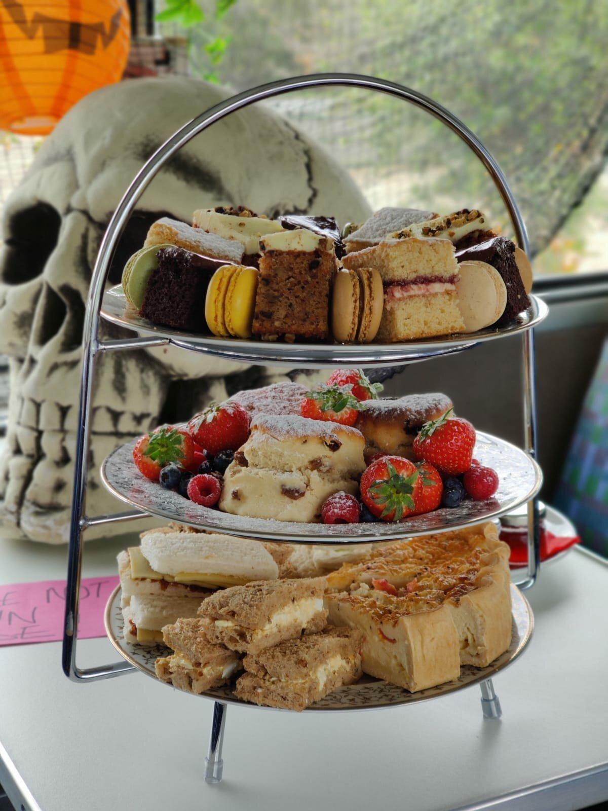 Drake Teas on the Bus