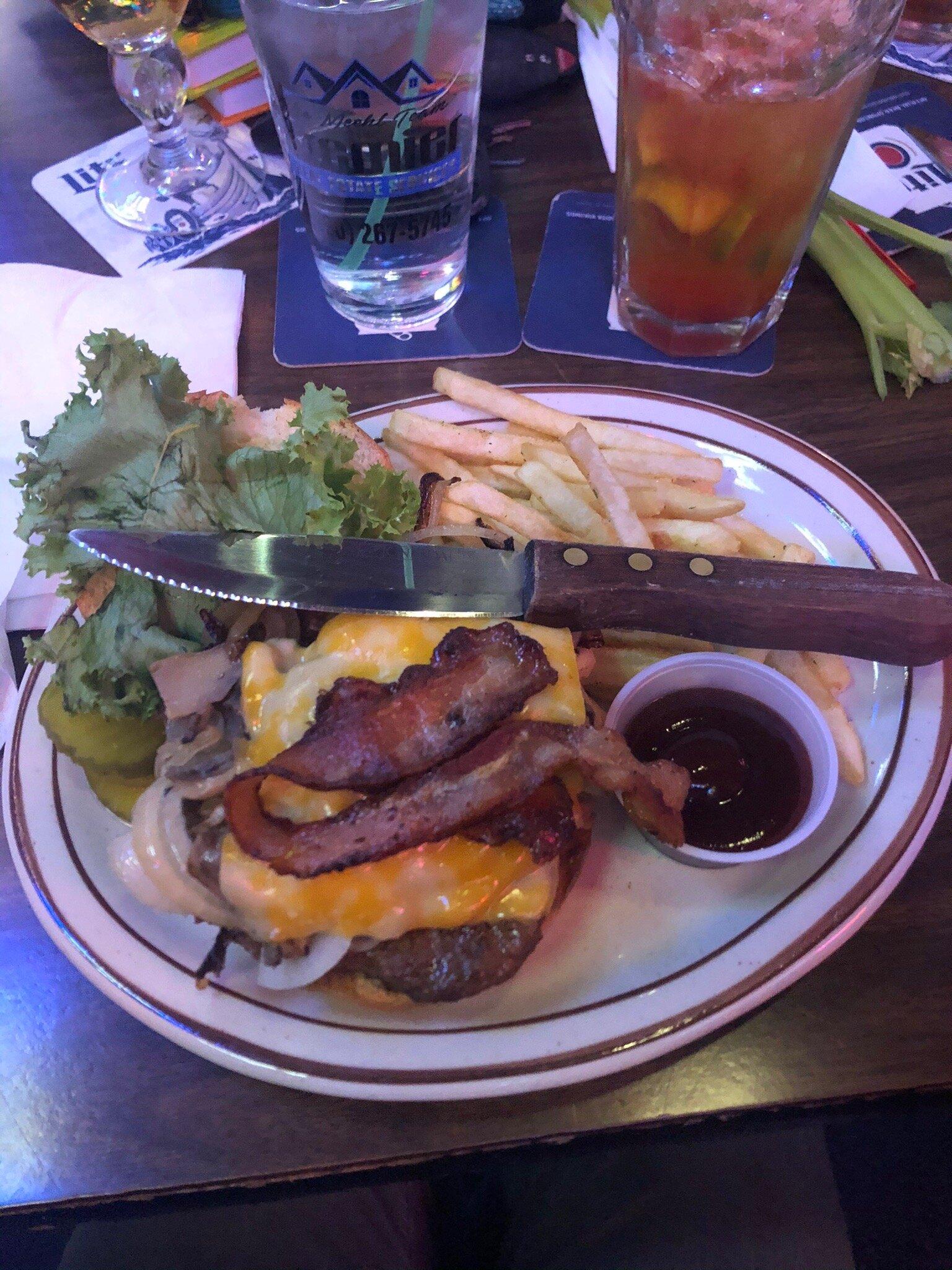 10 Spot Bar & Lounge