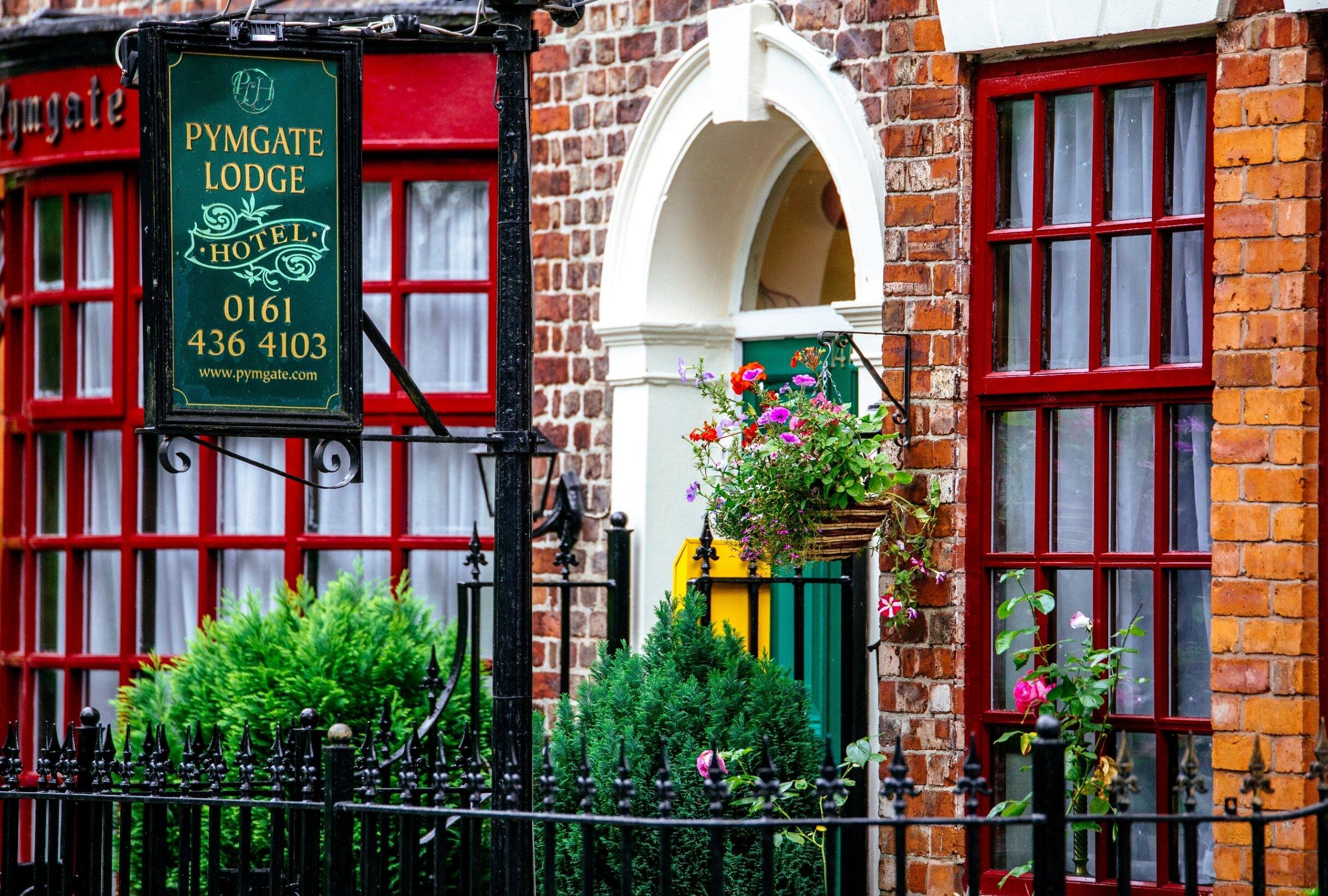 Pymgate Lodge Airport Hotel