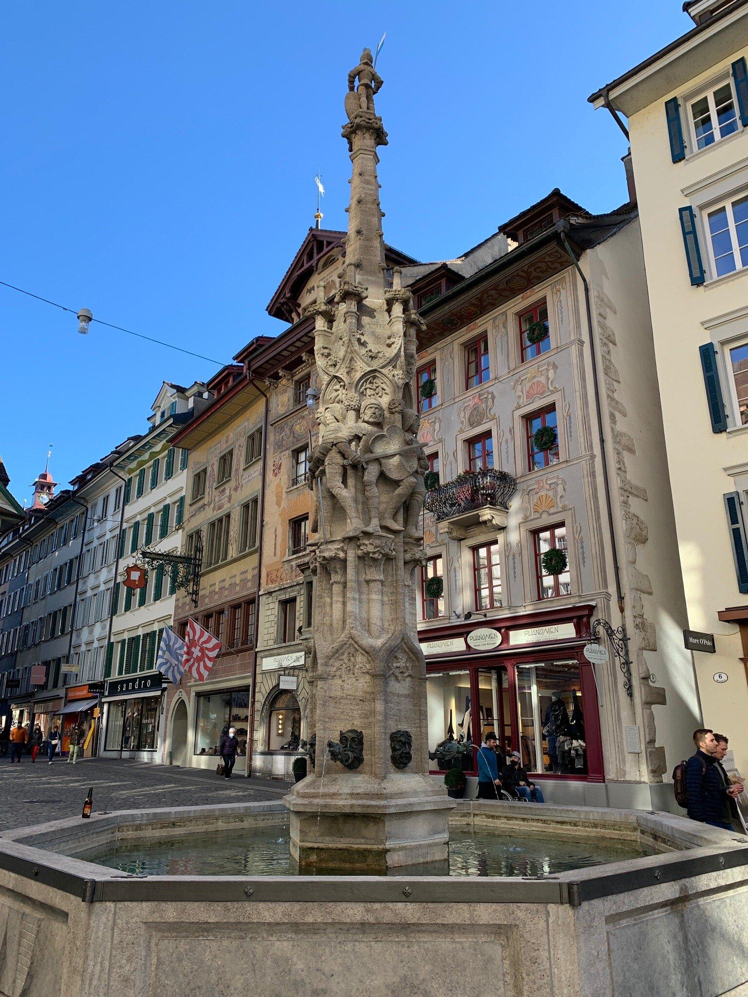 Guardsmen Fountain - Brunnen am Weinmarkt