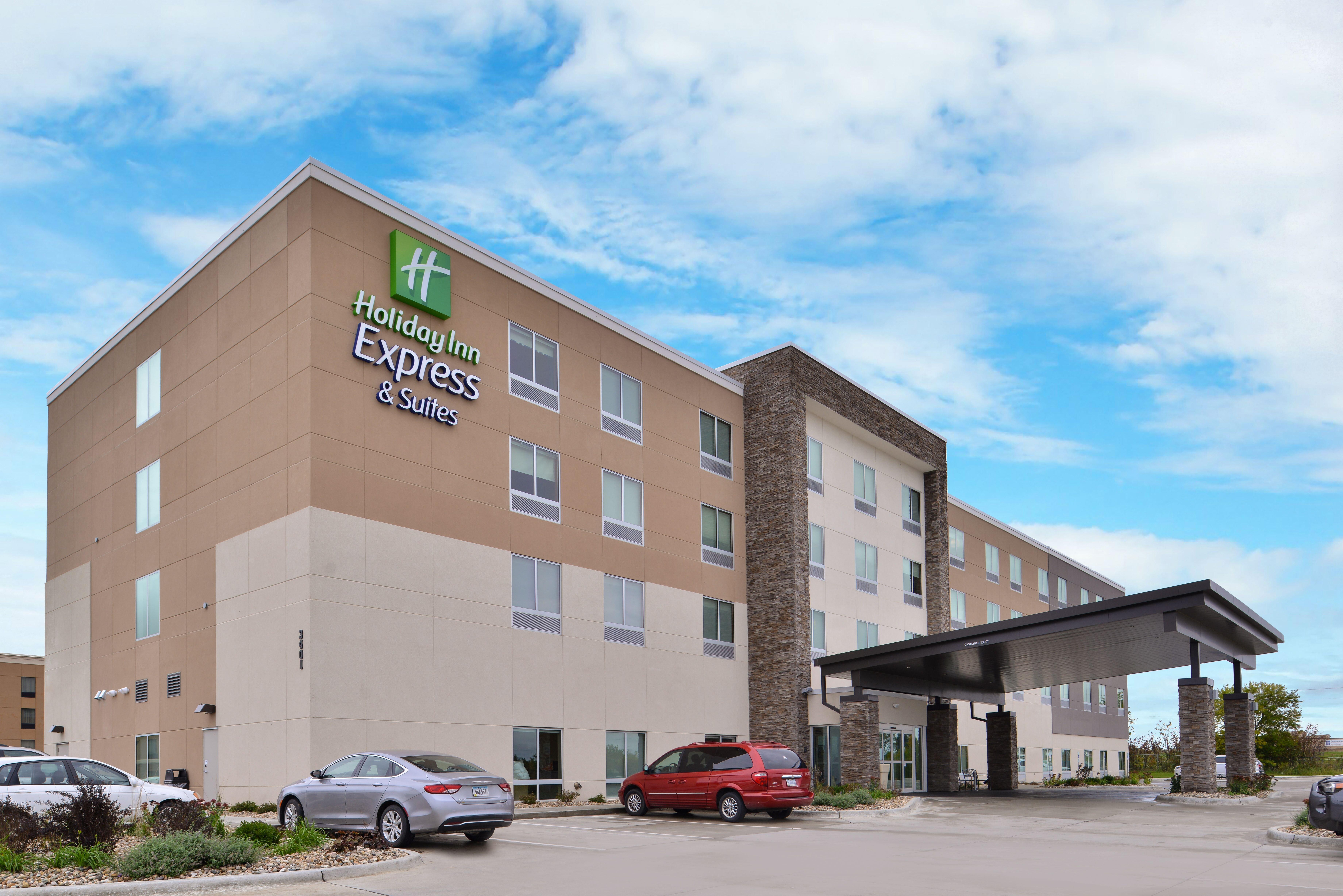 Holiday Inn Express & Suites Marshalltown, an IHG hotel