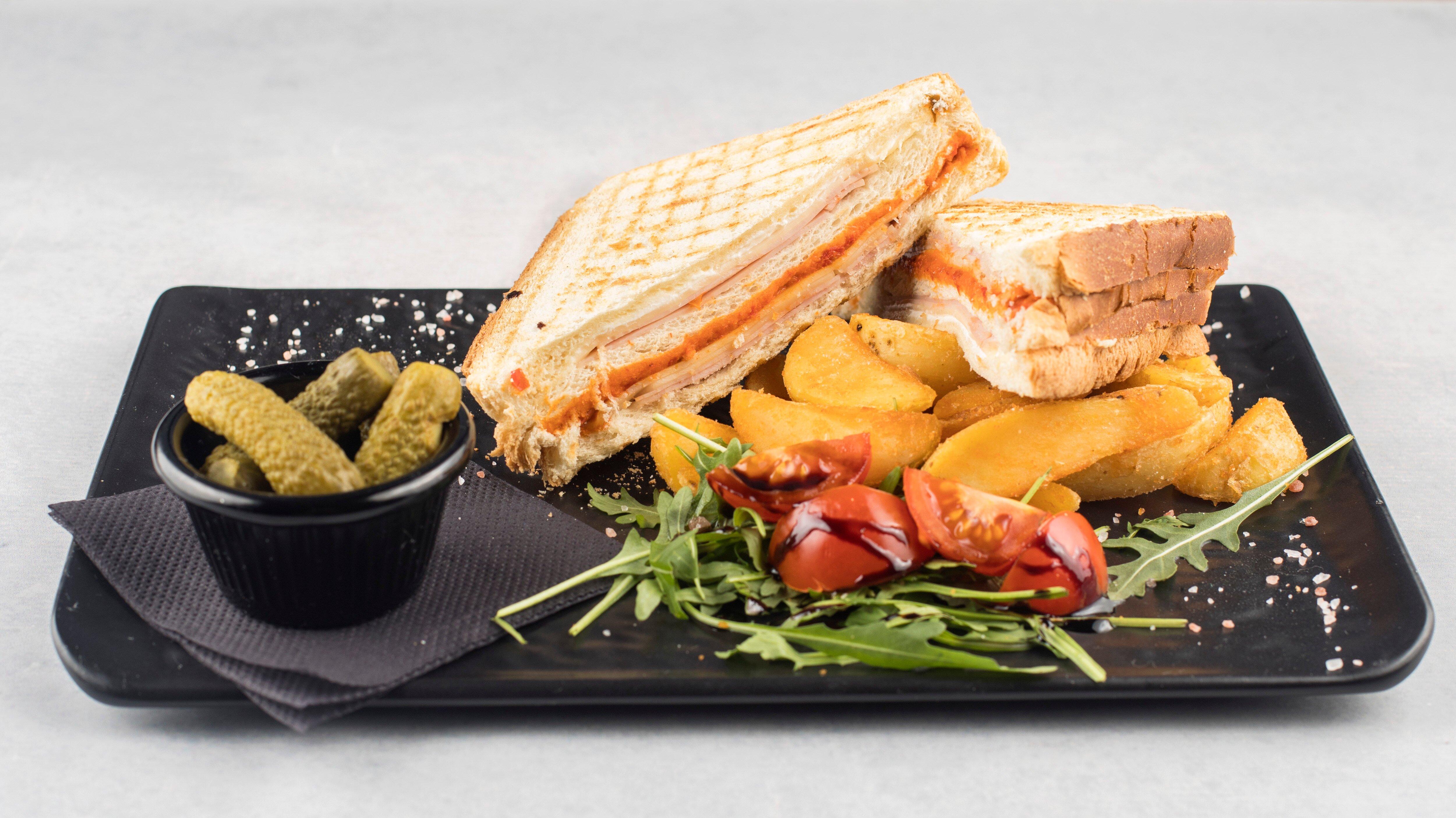 Le Phare Gastro Bar & Cafe