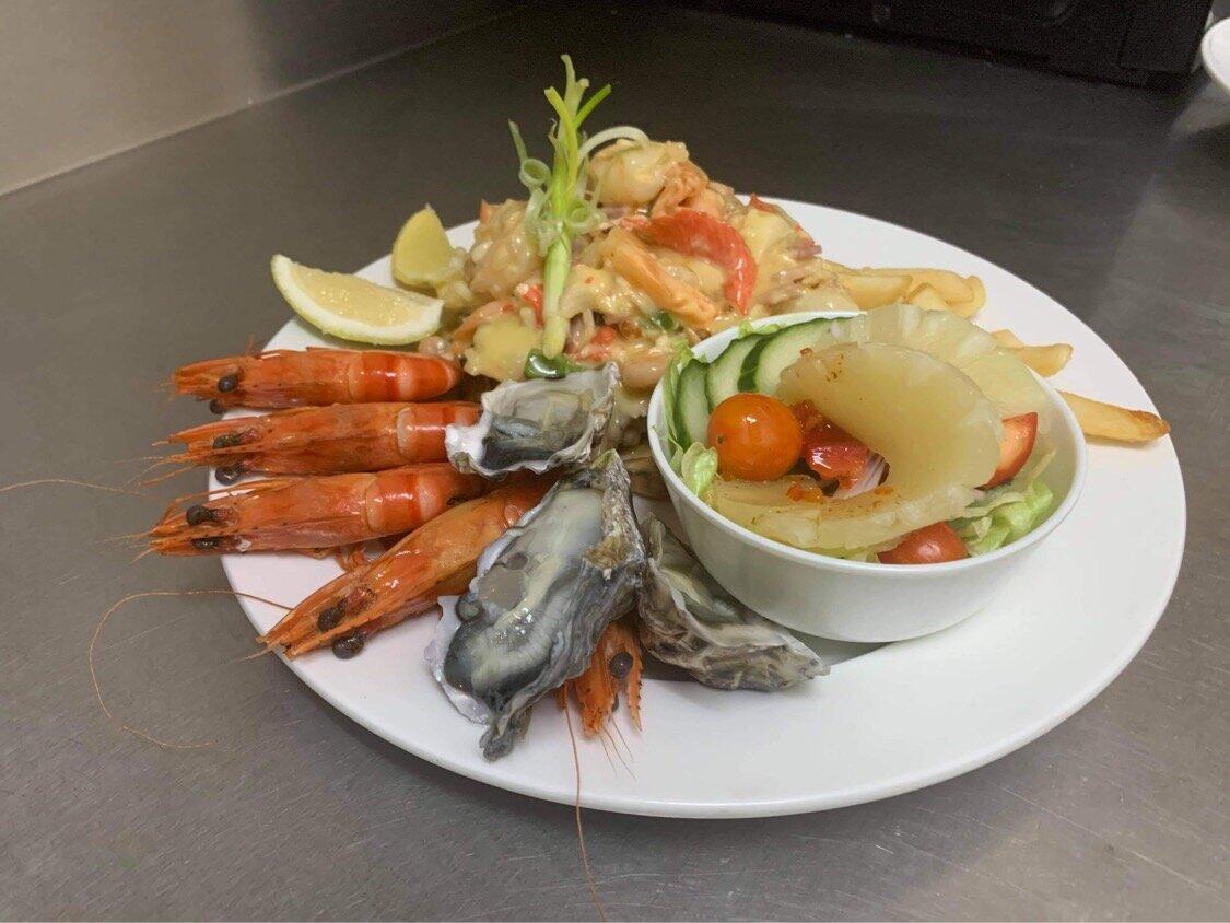 Tiny's Bush Bar & Grill