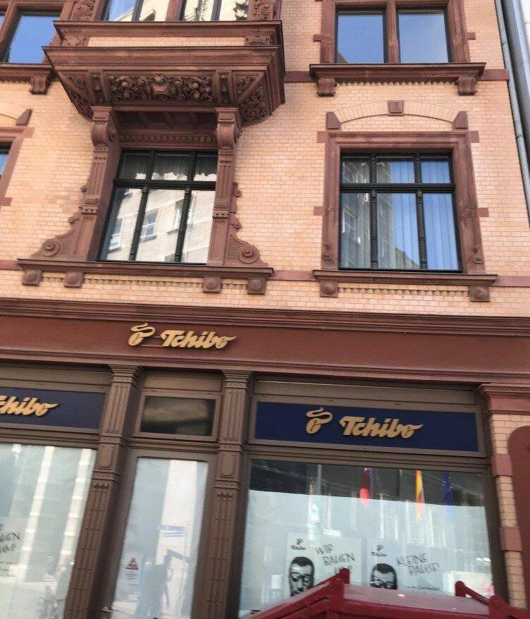 Tchibo Filiale mit Kaffee Bar