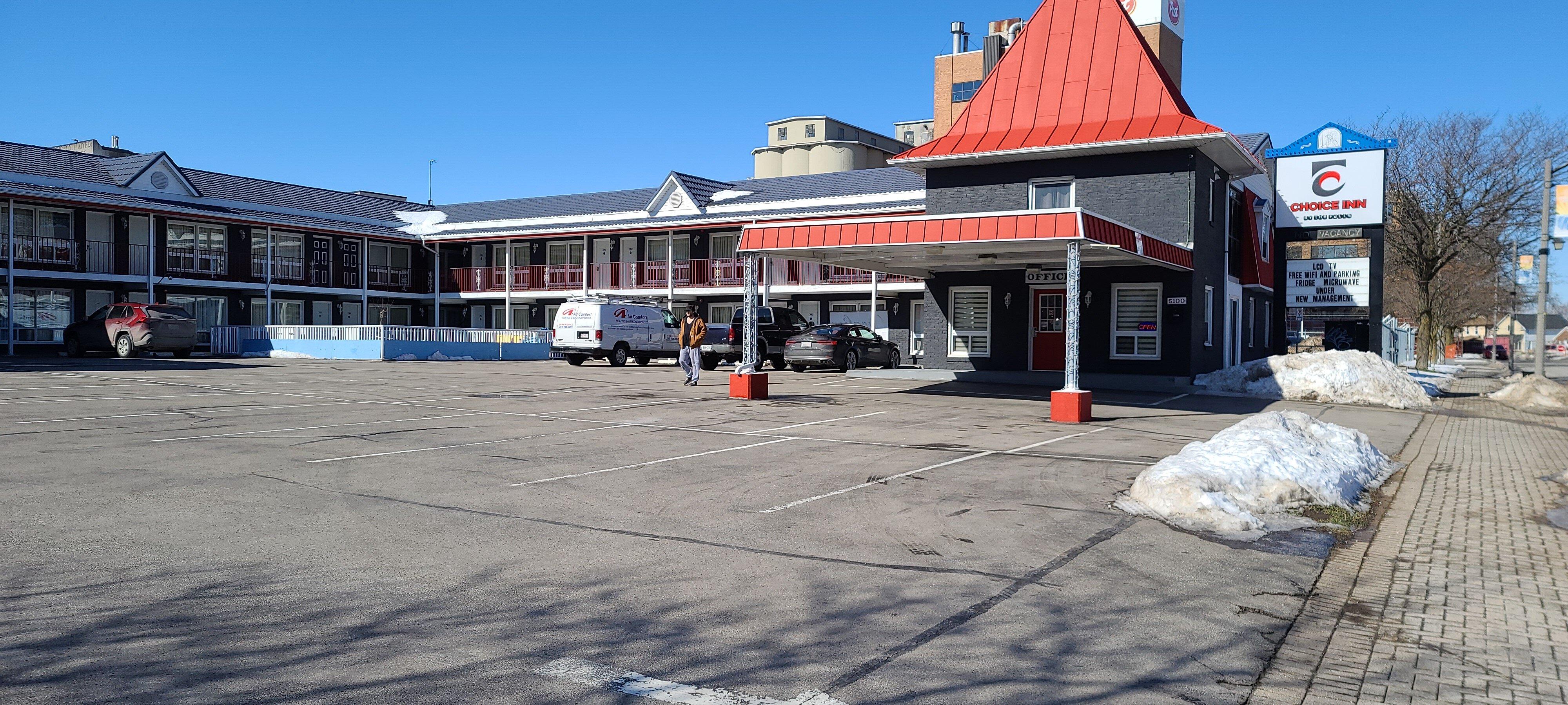 Choice Inn by the Falls