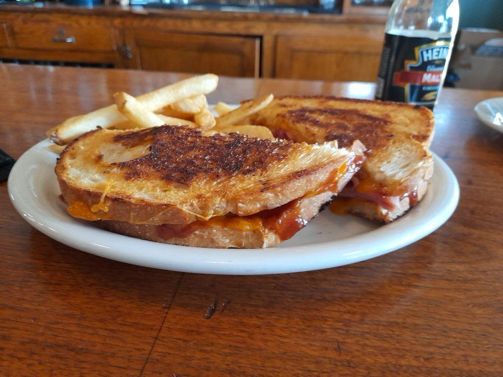 Old Dutch Hotel & Tavern