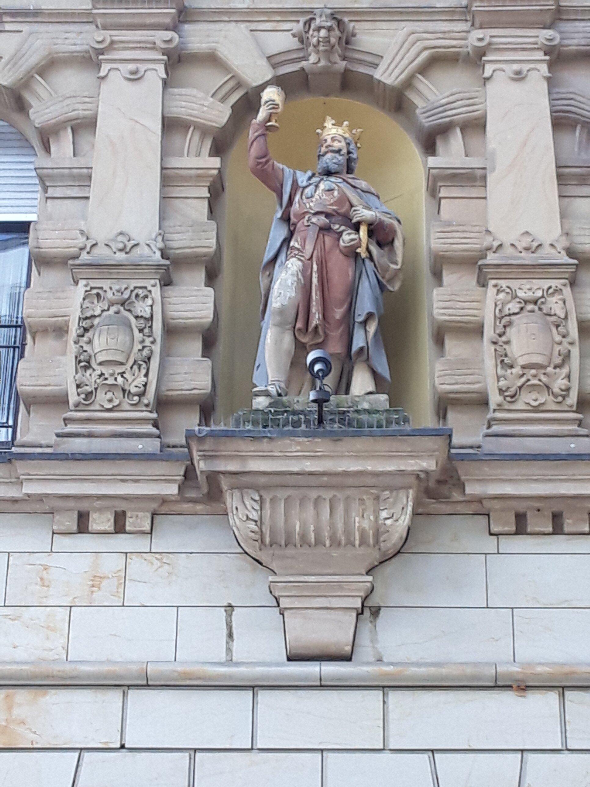 Steinstatue von Weingott Bacchus