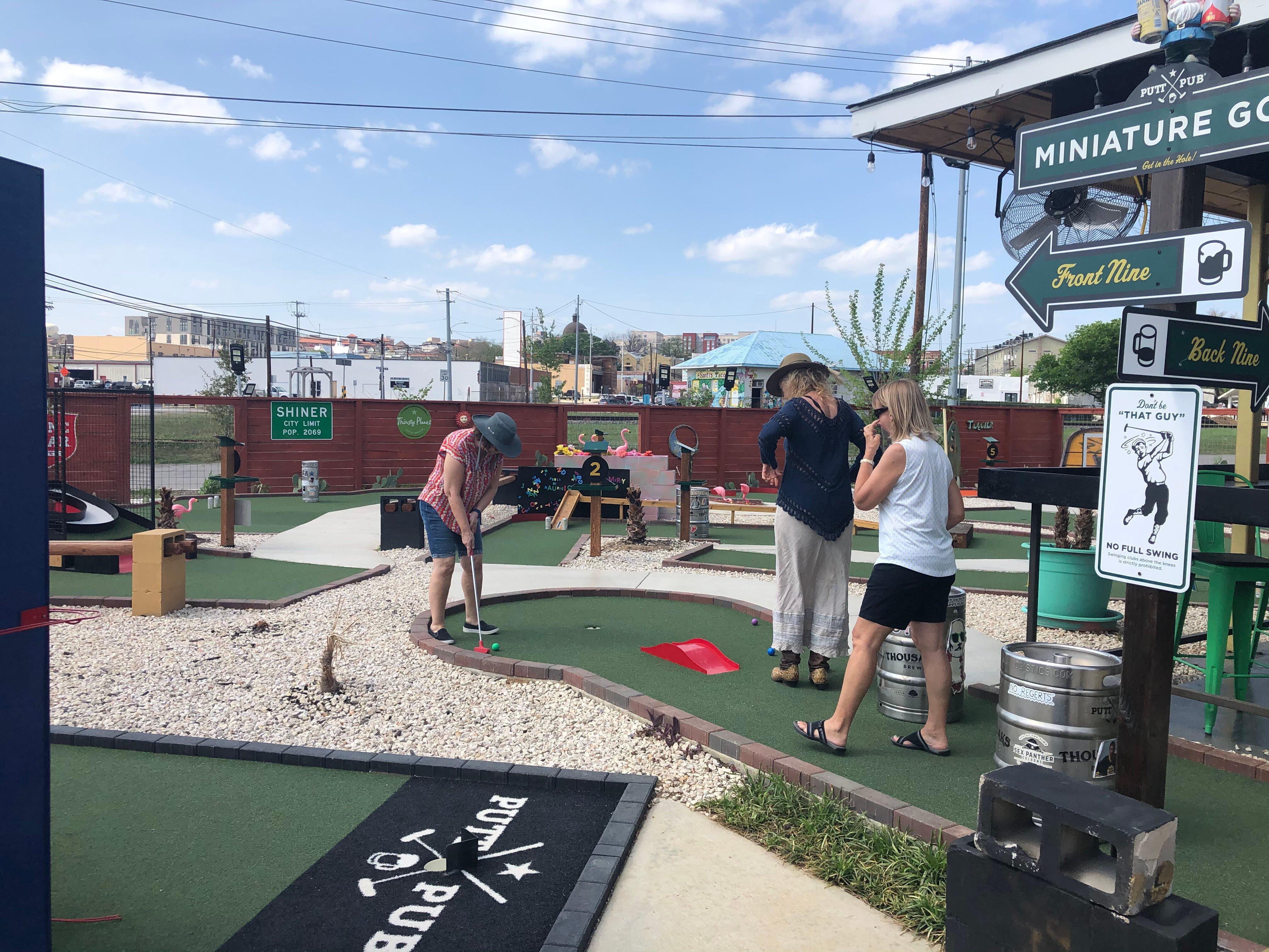 Putt Pub